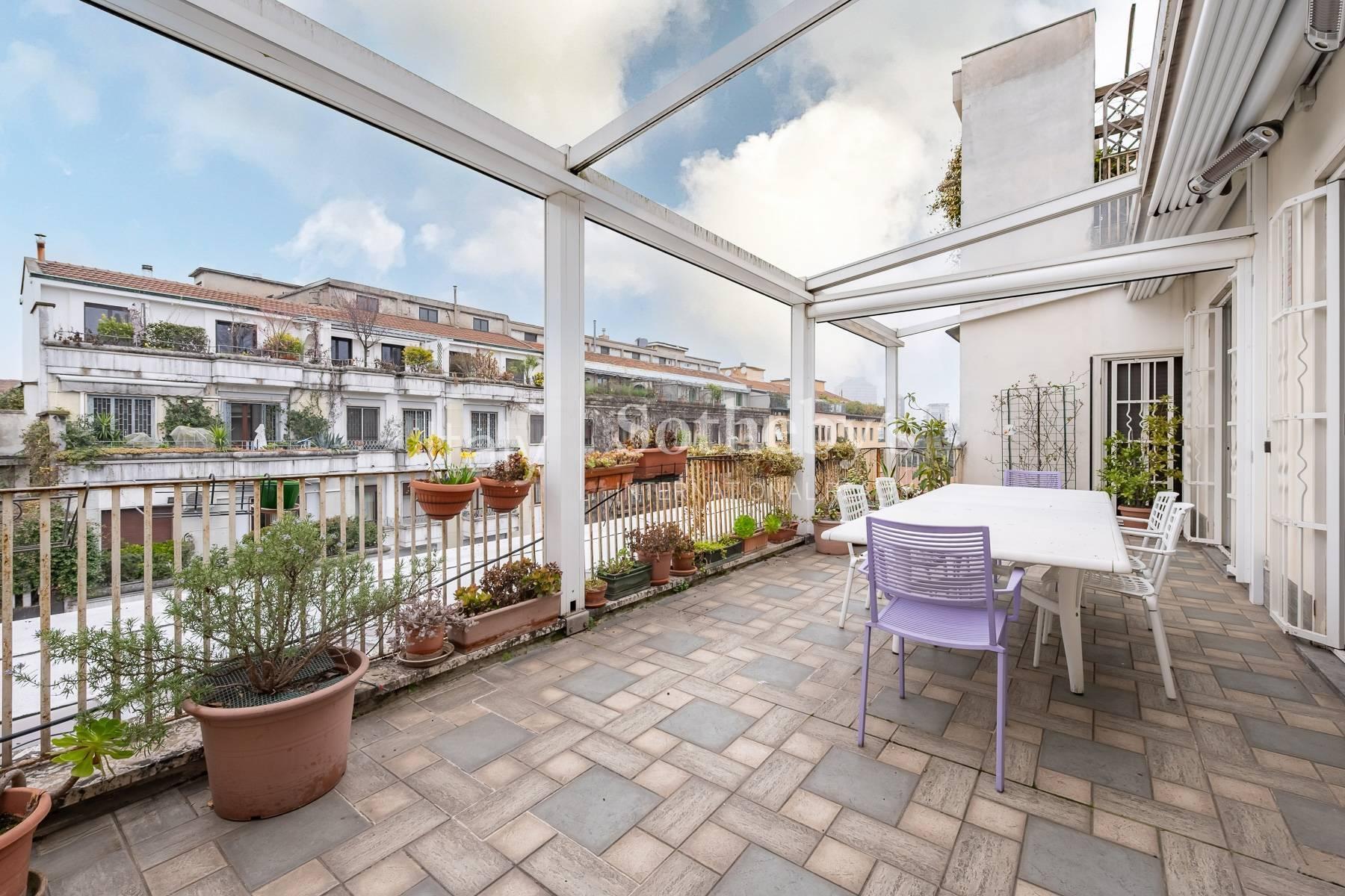 Attico con terrazzo e vista panoramica in palazzo d’epoca, in vendita, Milano | Sotheby’s Realty Italy - 5