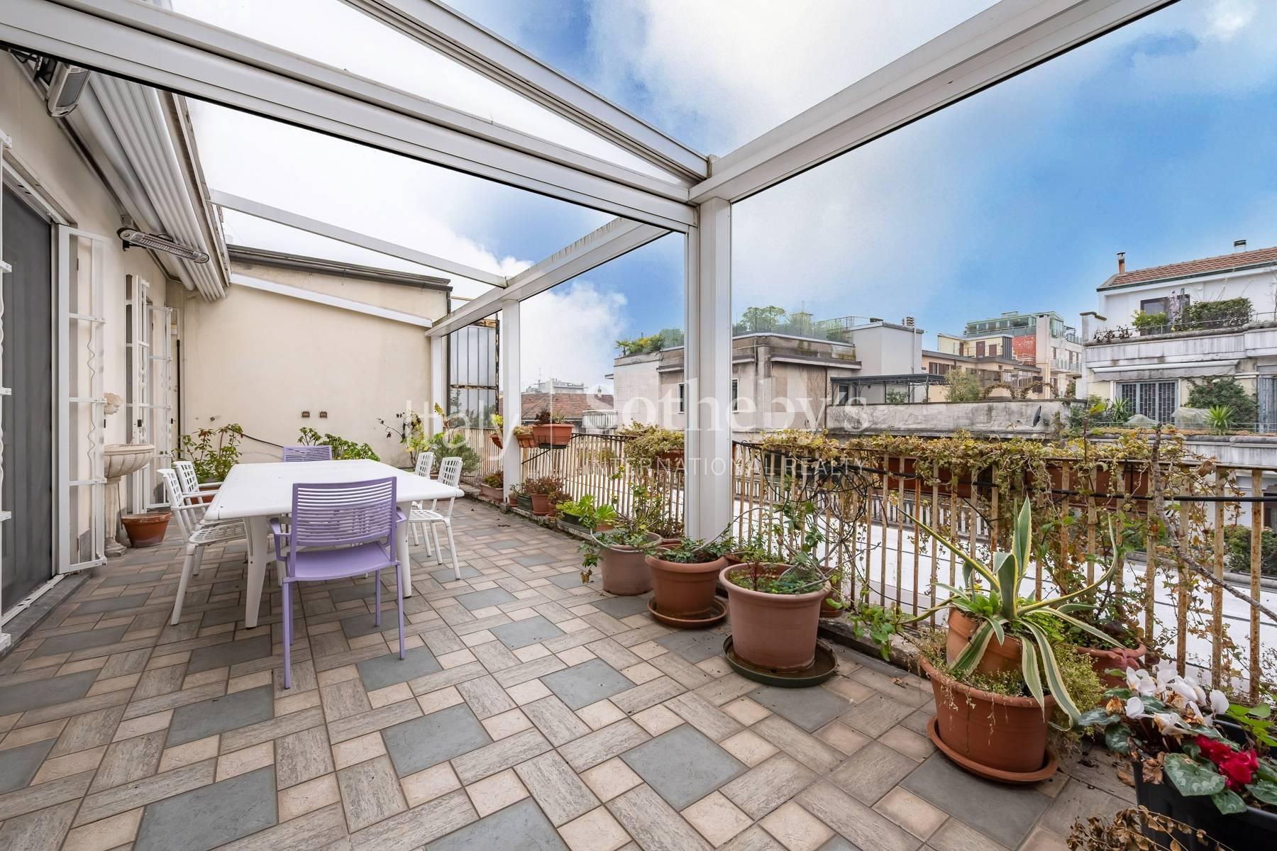 Attico con terrazzo e vista panoramica in palazzo d’epoca, in vendita, Milano | Sotheby’s Realty Italy - 4
