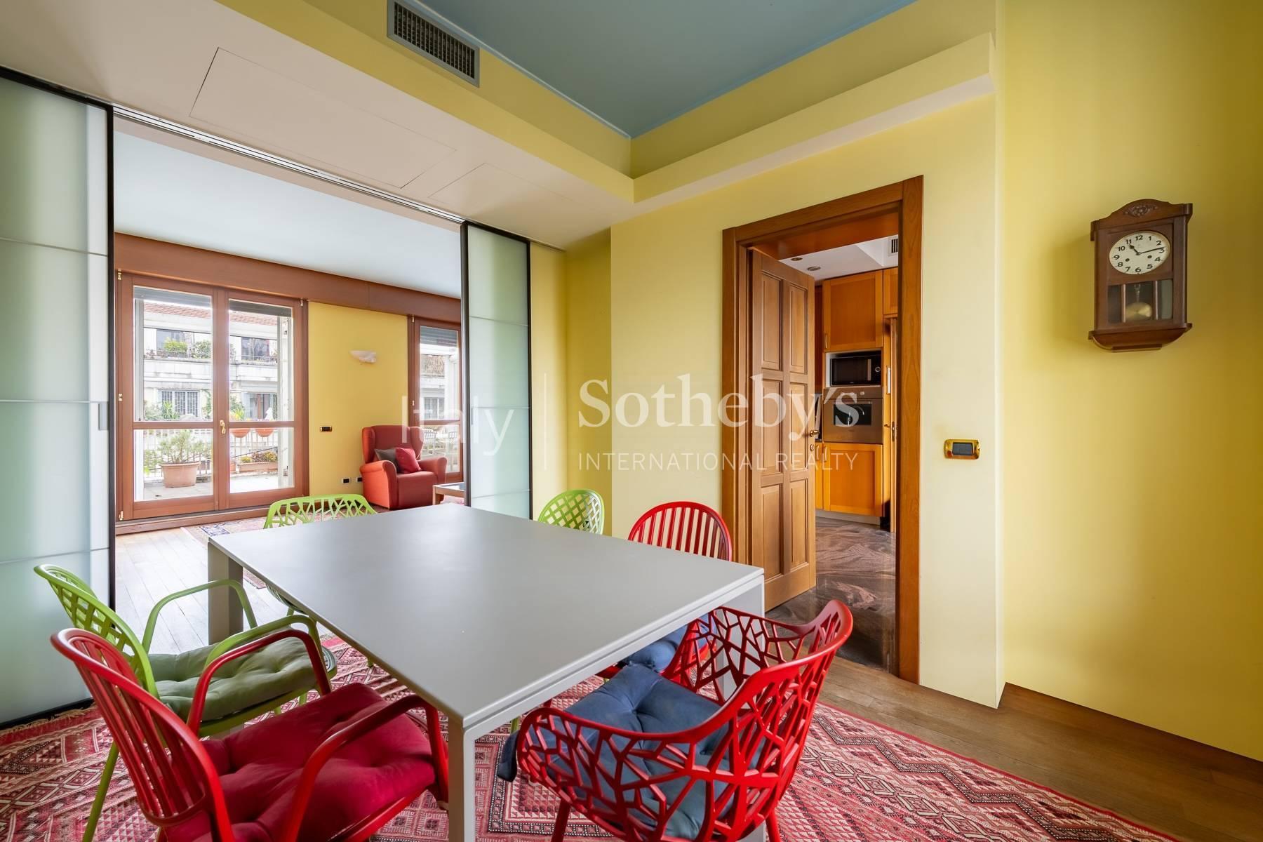 Attico con terrazzo e vista panoramica in palazzo d’epoca, in vendita, Milano | Sotheby’s Realty Italy - 8