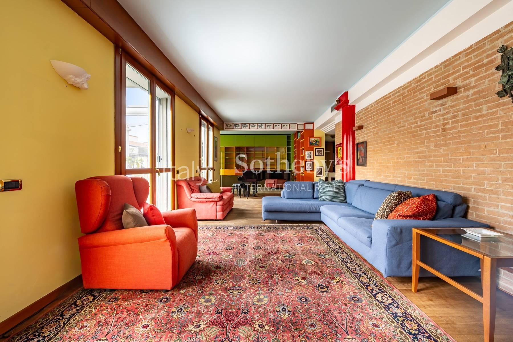 Attico con terrazzo e vista panoramica in palazzo d’epoca, in vendita, Milano | Sotheby’s Realty Italy - 7
