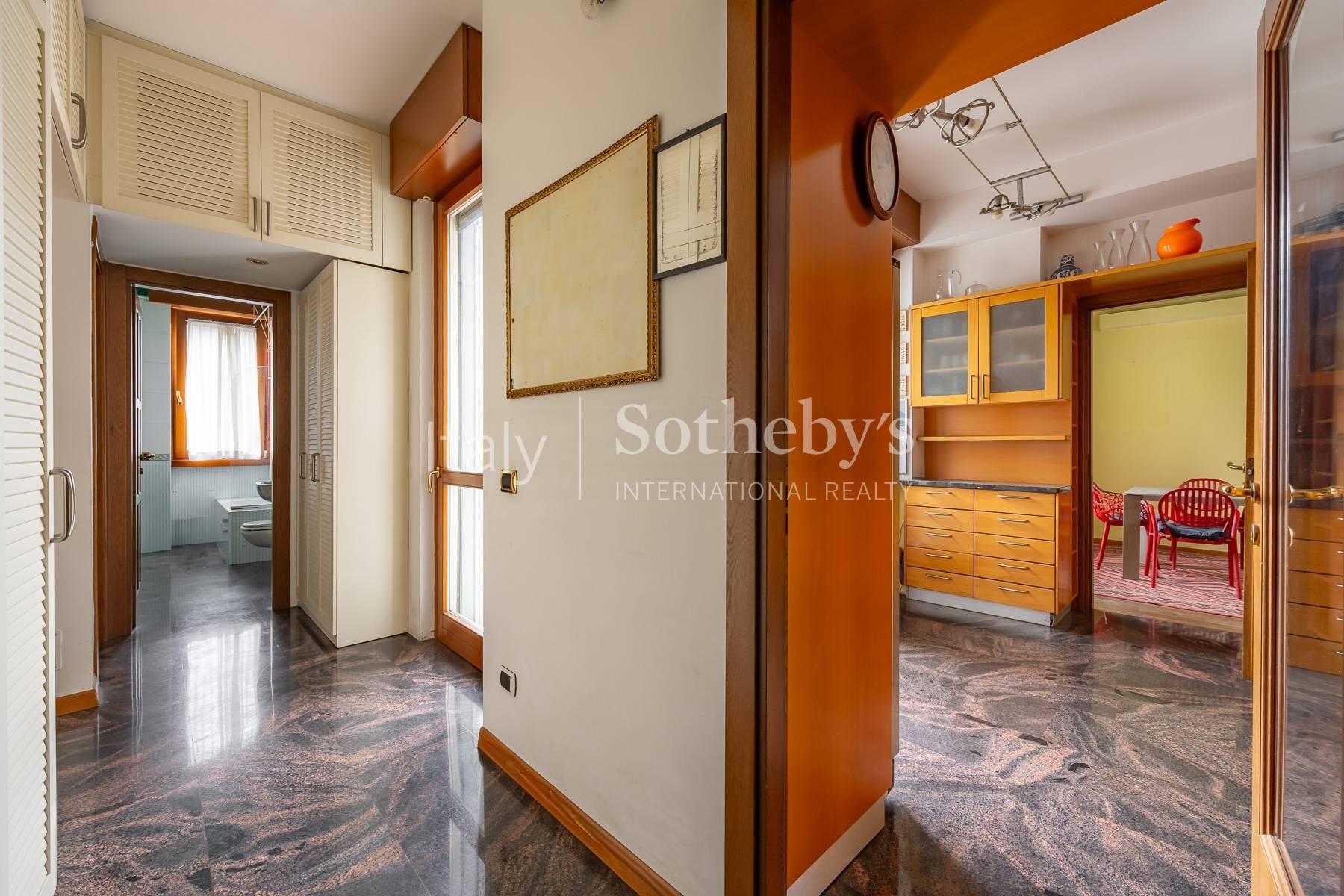 Attico con terrazzo e vista panoramica in palazzo d’epoca, in vendita, Milano | Sotheby’s Realty Italy - 13