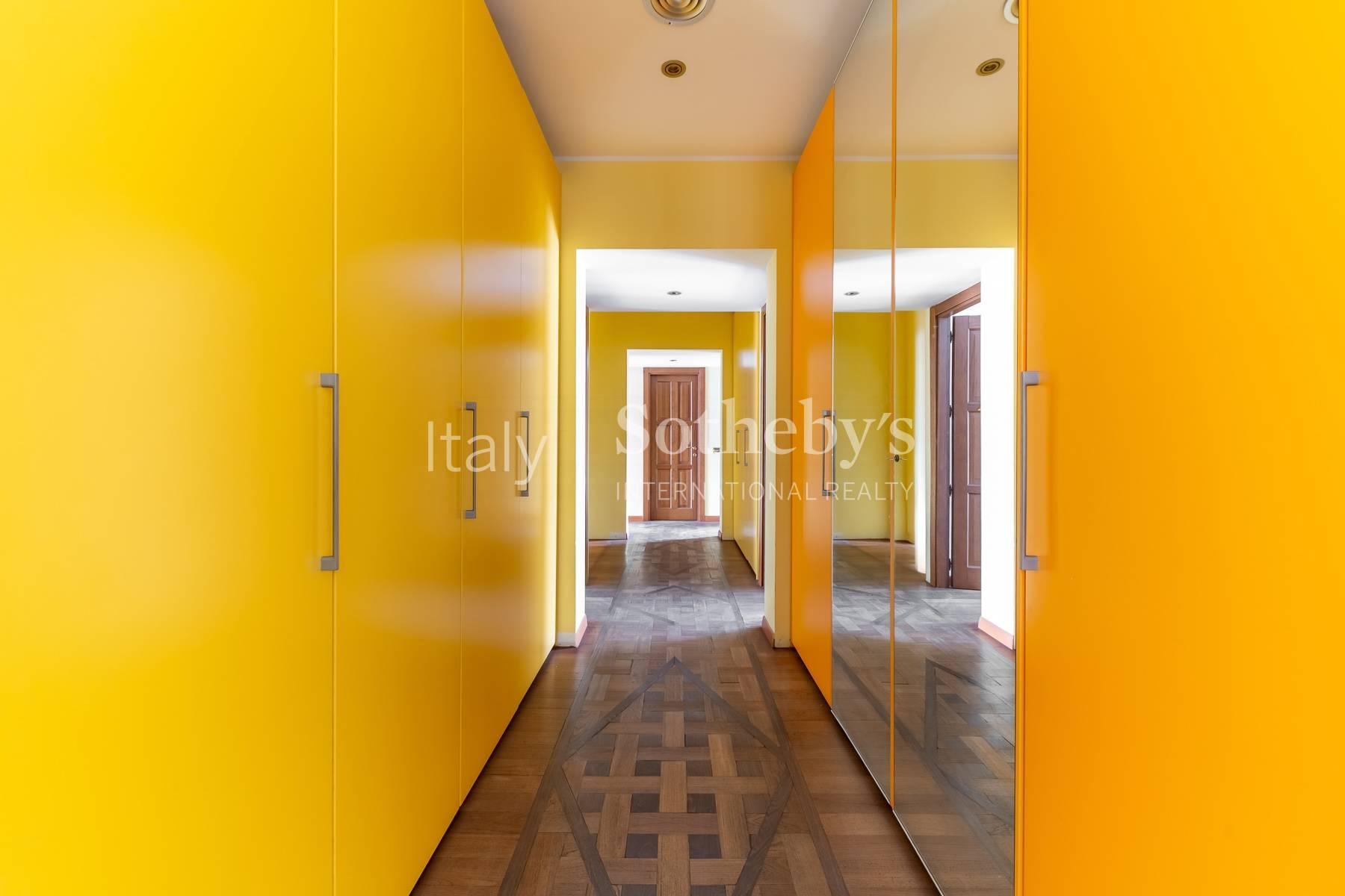 Attico con terrazzo e vista panoramica in palazzo d’epoca, in vendita, Milano | Sotheby’s Realty Italy - 14