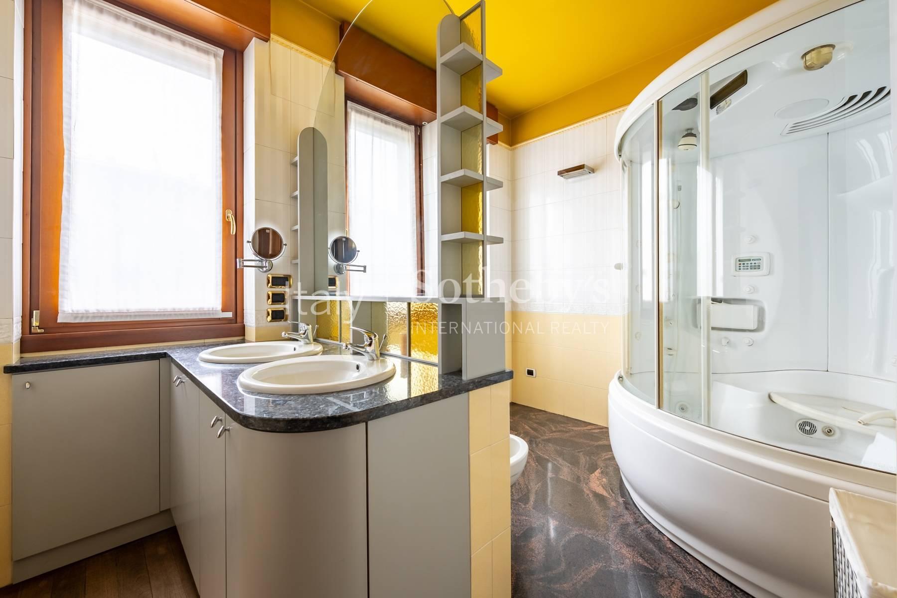 Attico con terrazzo e vista panoramica in palazzo d’epoca, in vendita, Milano | Sotheby’s Realty Italy - 17