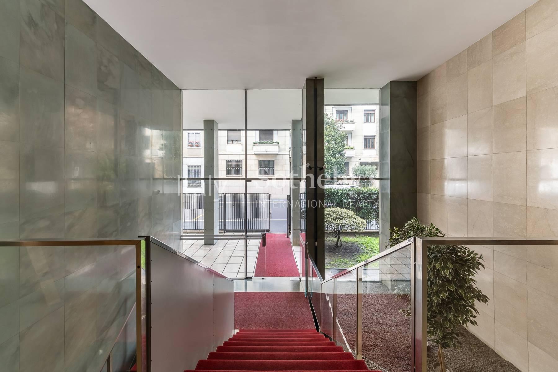 Attico con terrazzo e vista panoramica in palazzo d’epoca, in vendita, Milano | Sotheby’s Realty Italy - 23