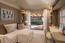 Elegante villa sul mare a Romazzino, in vendita, Arzachena | Sotheby’s Realty Italy - 9