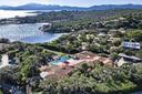 Elegante villa sul mare a Romazzino, in vendita, Arzachena | Sotheby’s Realty Italy - 1