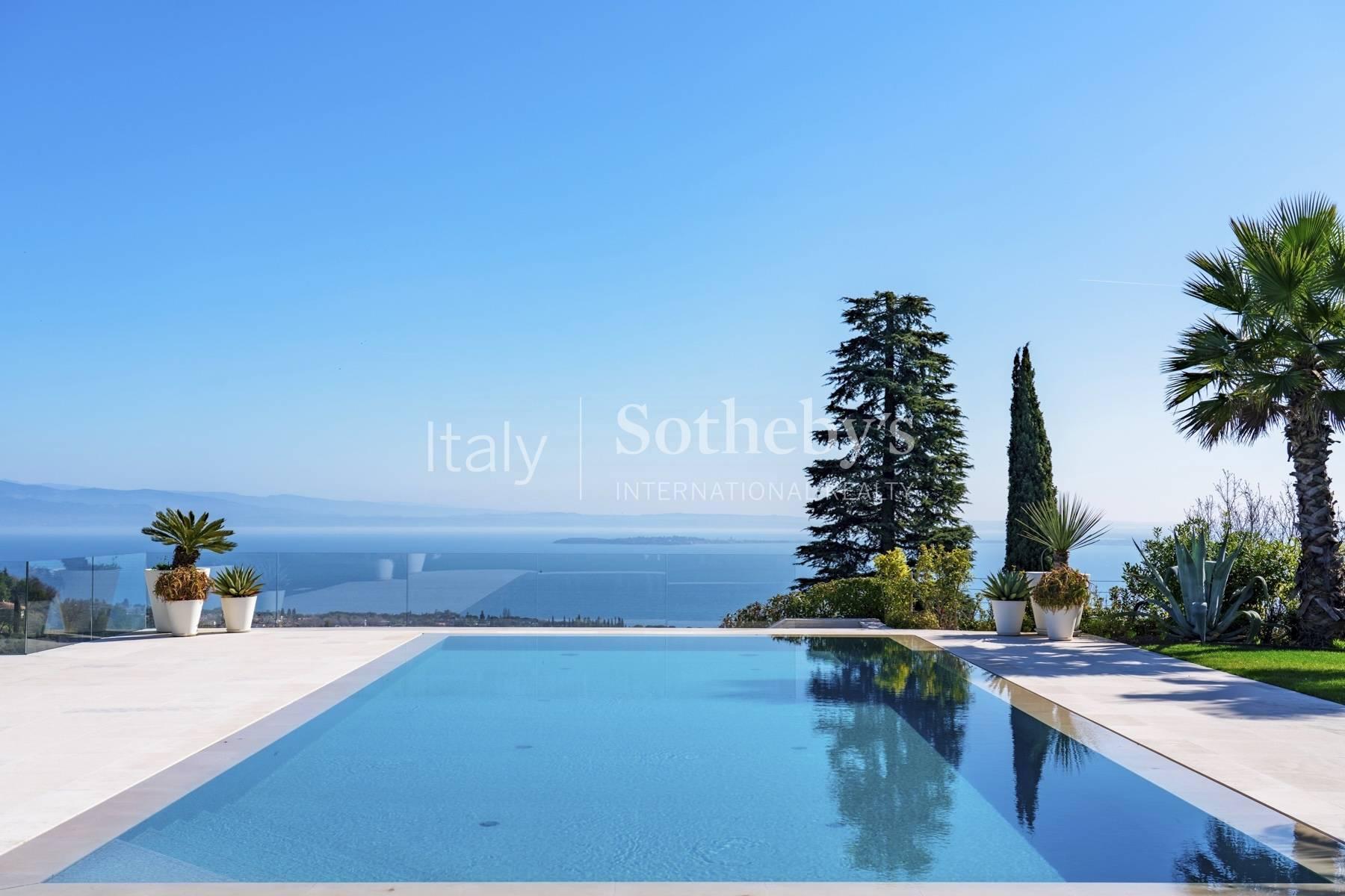 Esclusiva villa sul Garda con piscina a sfioro e vista panoramica, in vendita, Padenghe sul Garda | Sotheby’s Realty Italy - 23