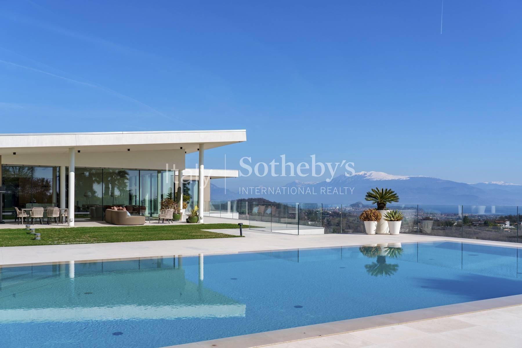 Esclusiva villa sul Garda con piscina a sfioro e vista panoramica, in vendita, Padenghe sul Garda | Sotheby’s Realty Italy - 20
