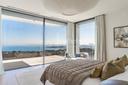Esclusiva villa sul Garda con piscina a sfioro e vista panoramica, in vendita, Padenghe sul Garda | Sotheby’s Realty Italy - 9