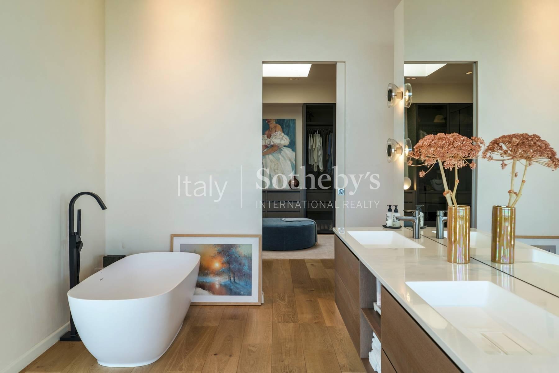Esclusiva villa sul Garda con piscina a sfioro e vista panoramica, in vendita, Padenghe sul Garda | Sotheby’s Realty Italy - 12