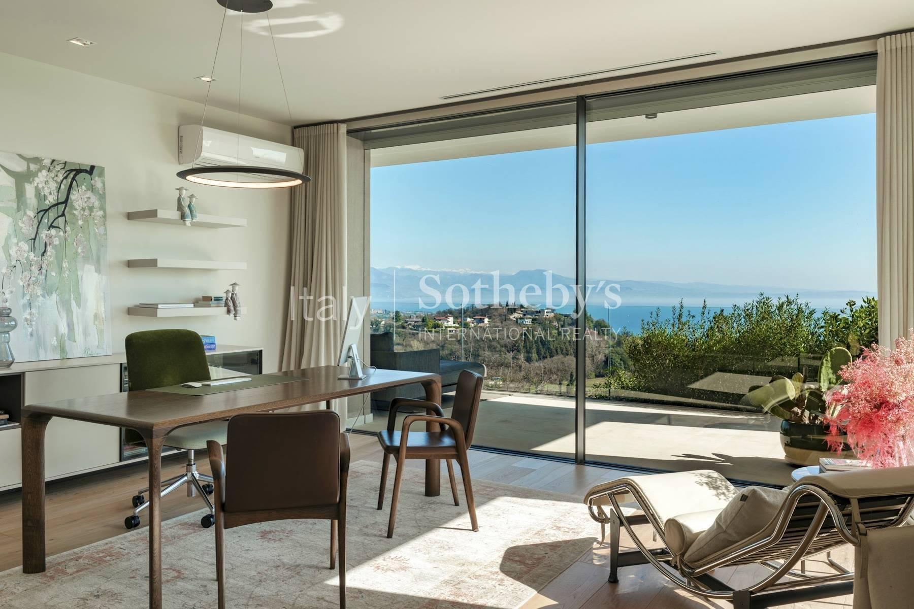 Esclusiva villa sul Garda con piscina a sfioro e vista panoramica, in vendita, Padenghe sul Garda | Sotheby’s Realty Italy - 14