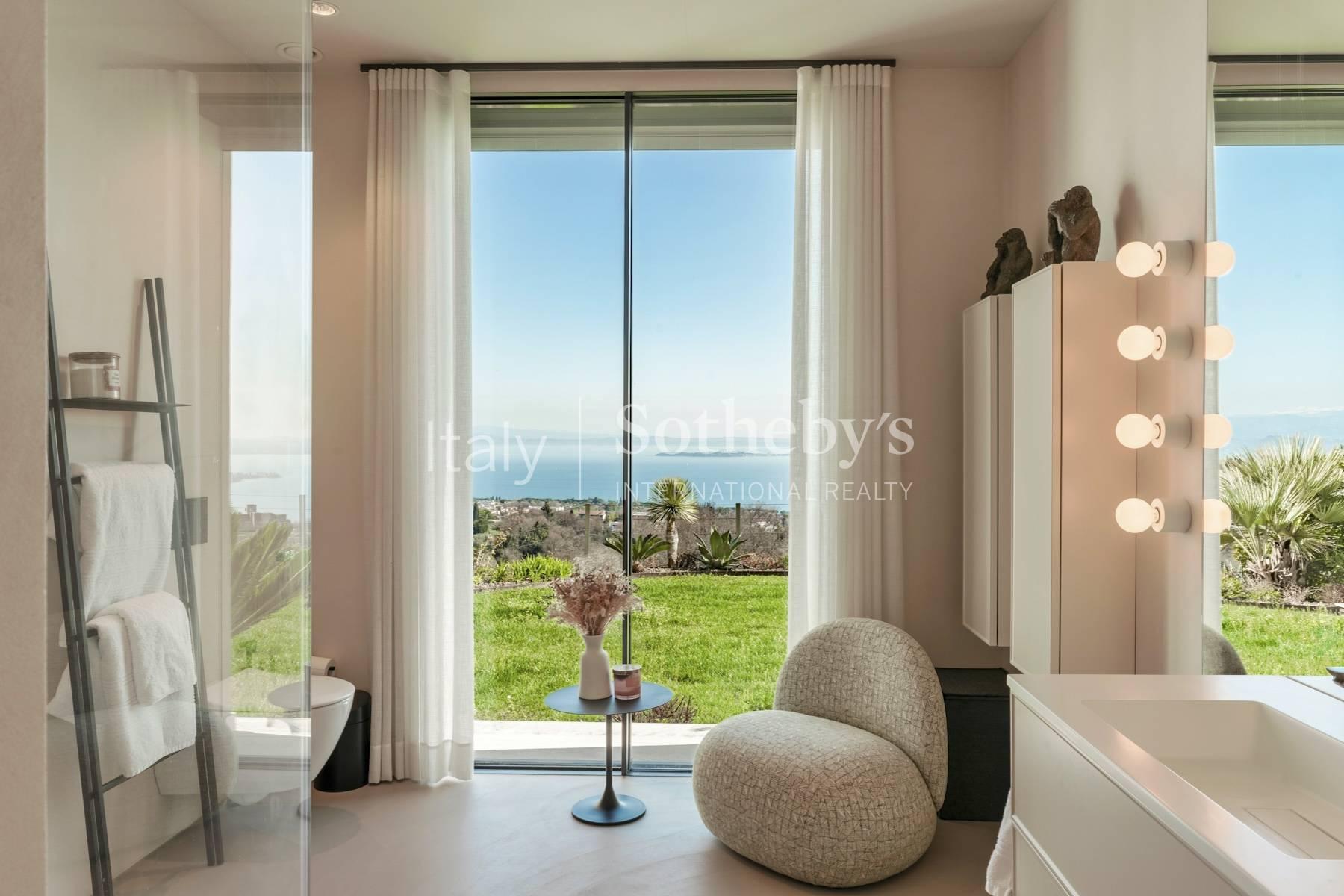 Esclusiva villa sul Garda con piscina a sfioro e vista panoramica, in vendita, Padenghe sul Garda | Sotheby’s Realty Italy - 17