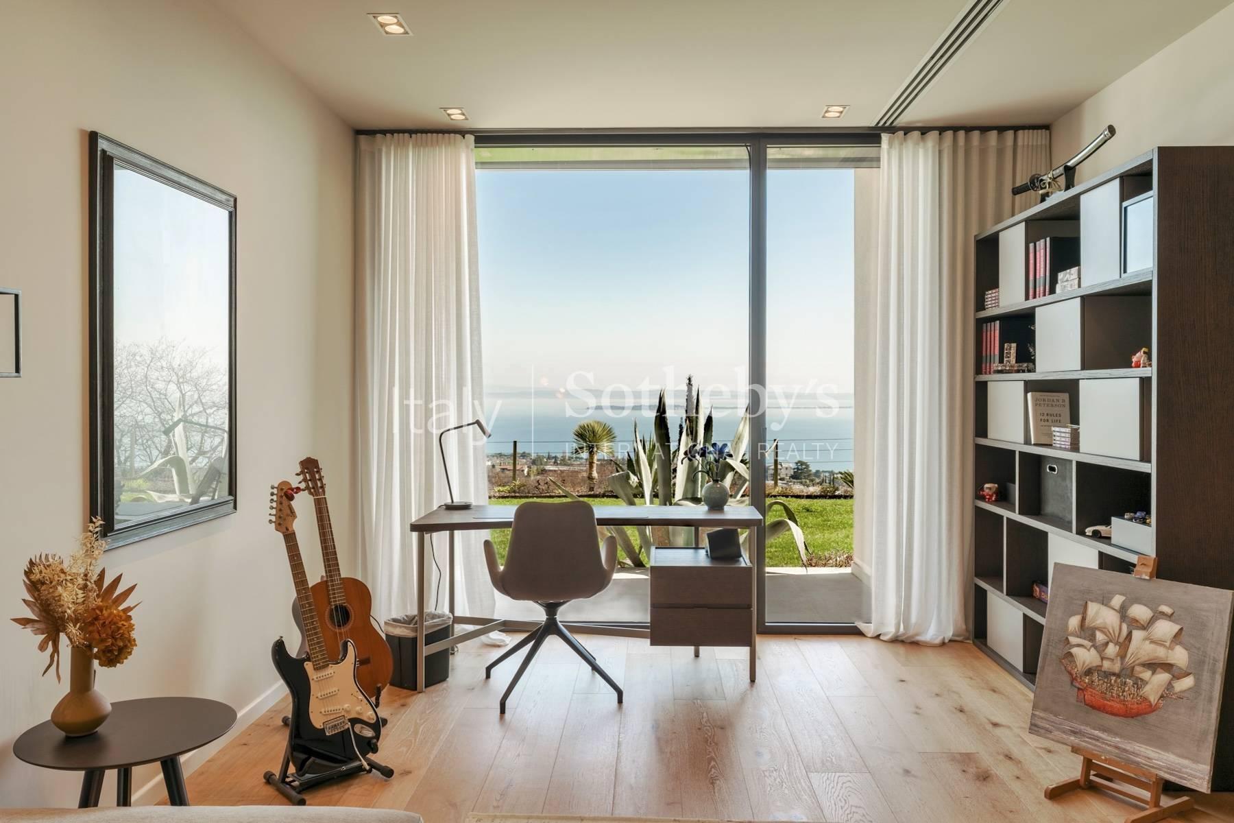 Esclusiva villa sul Garda con piscina a sfioro e vista panoramica, in vendita, Padenghe sul Garda | Sotheby’s Realty Italy - 18