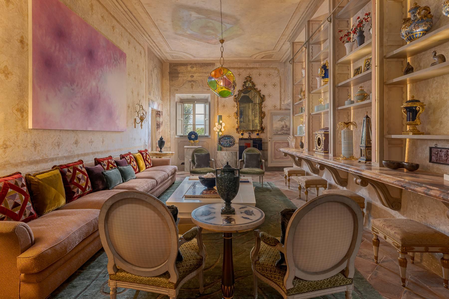 Masterfully renovated estate with 18 ha of land - 5