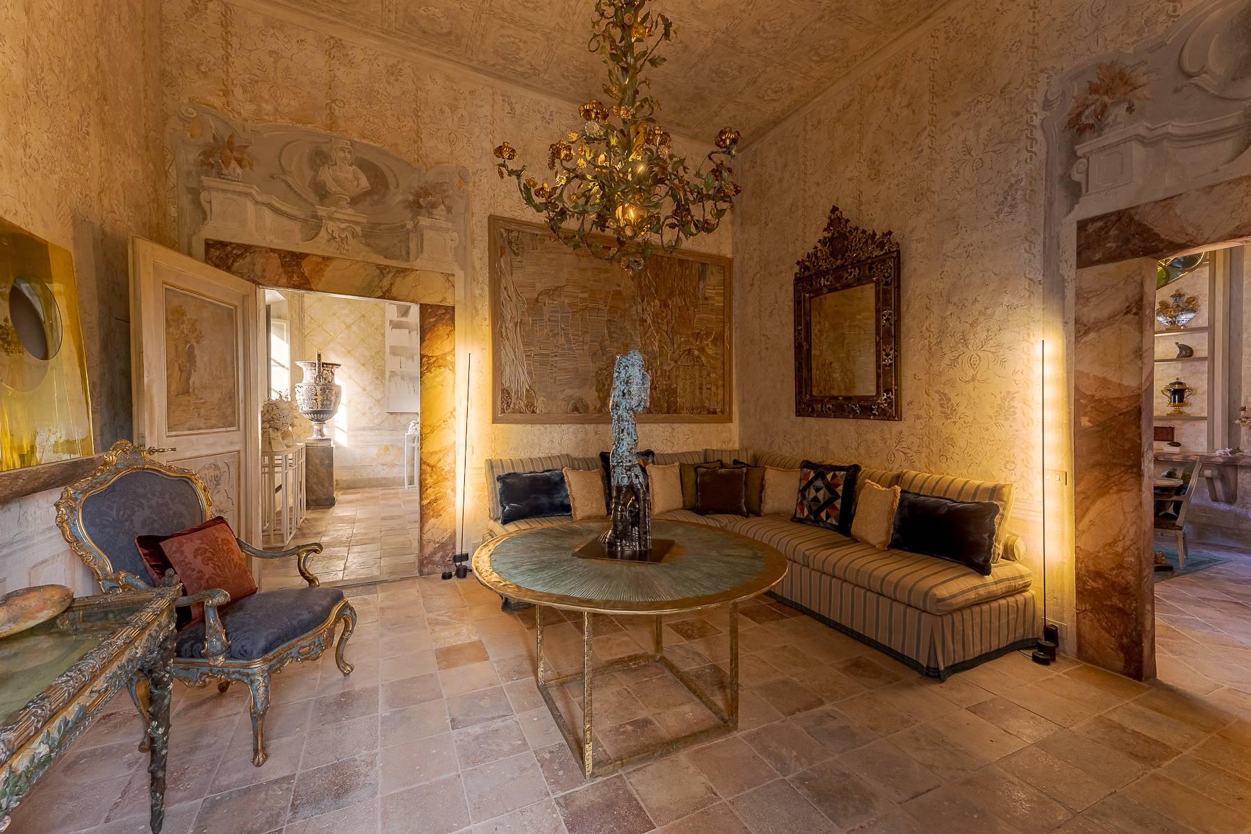 Masterfully renovated estate with 18 ha of land - 3