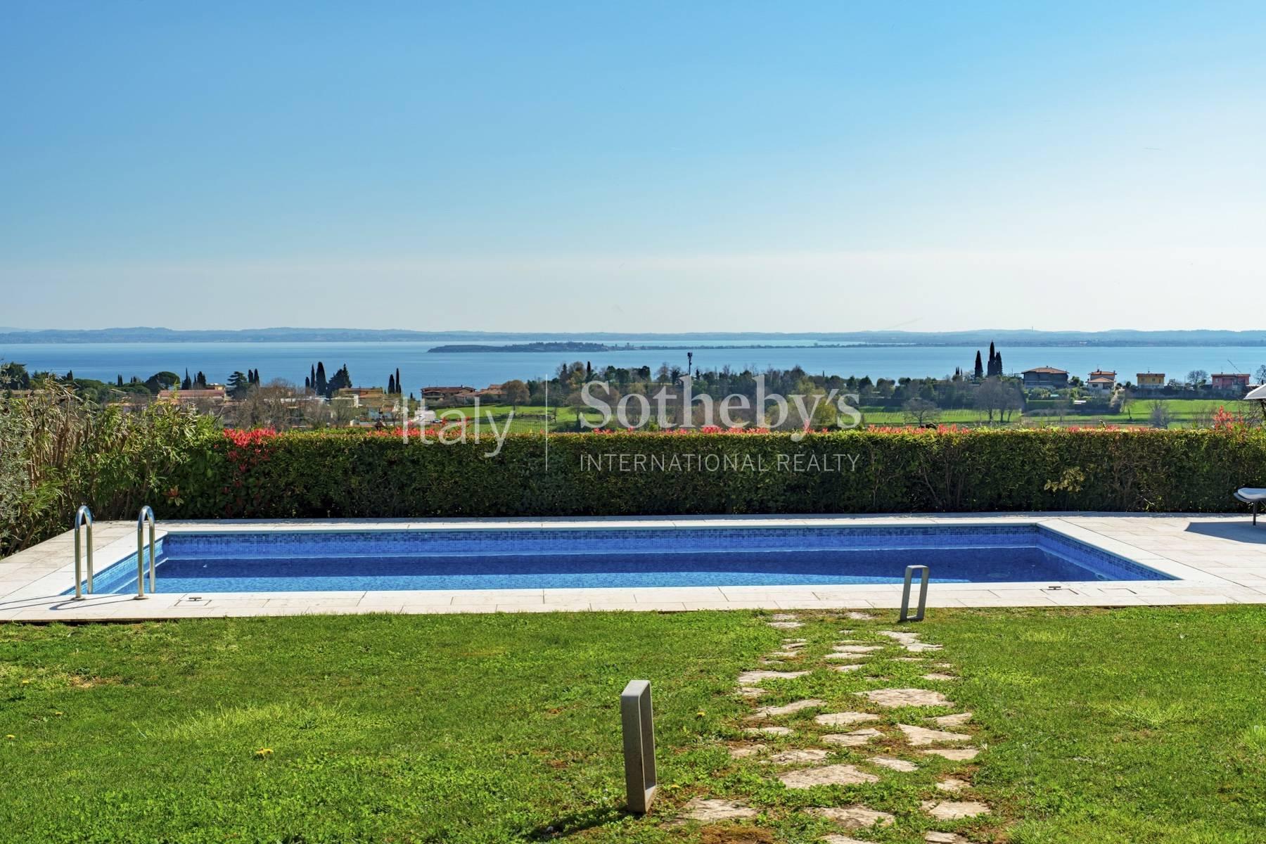 Elegante villa panoramica con piscina e vista lago, in vendita, Soiano del Lago | Sotheby’s Realty Italy - 18