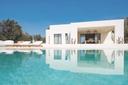 Villa di design con piscina a sfioro immersa in un uliveto, in vendita, Ostuni | Sotheby’s Realty Italy - 1