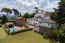 Villa ristrutturata  con piscina nella campagna toscana, in vendita, Monte San Savino | Sotheby’s Realty Italy - 1