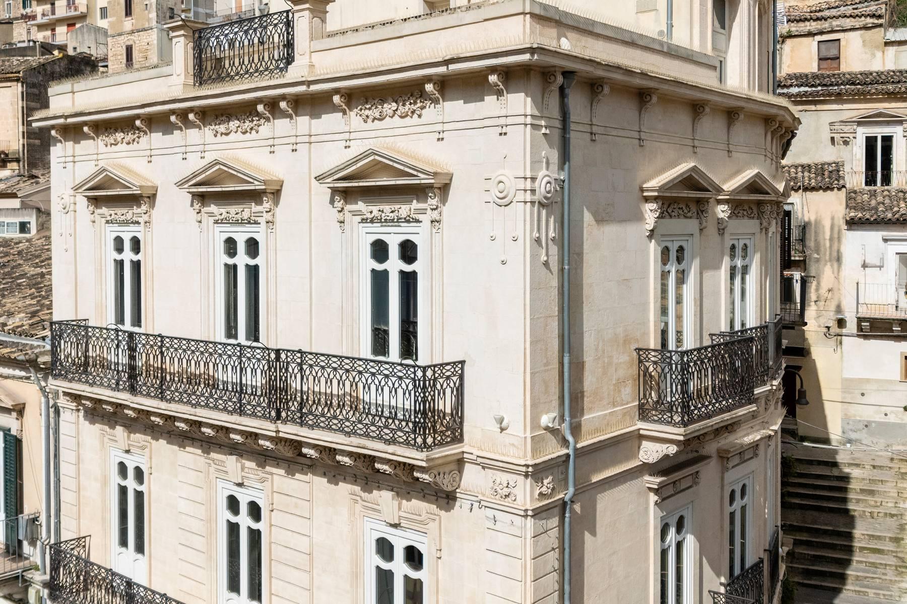 Palazzo ristrutturato con terrazzi in centro storico - 1