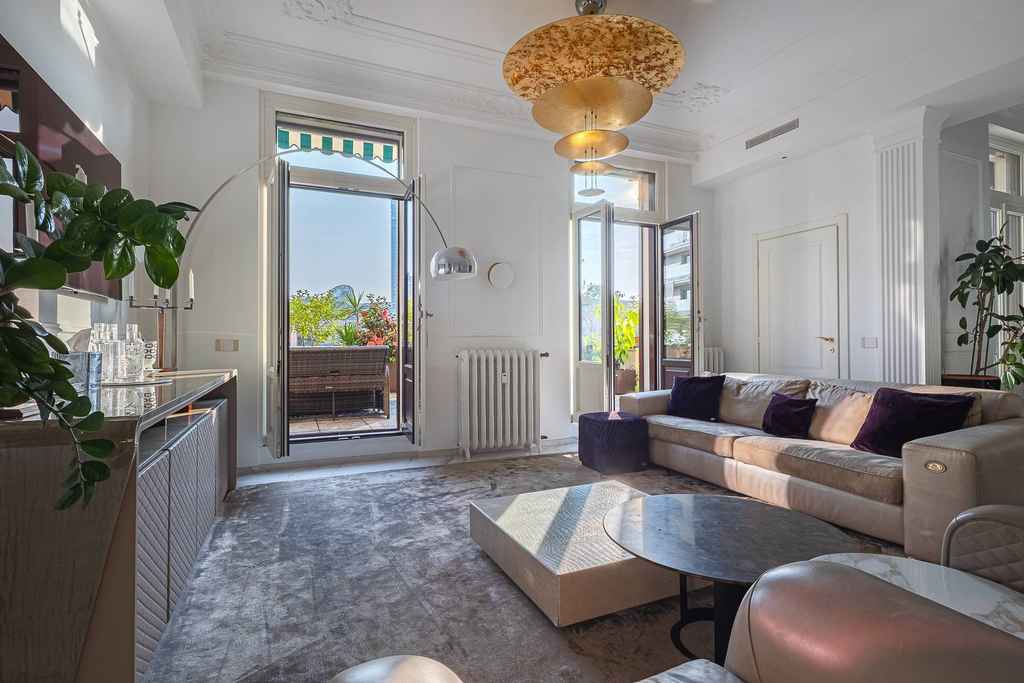 Appartamento ristrutturato con cinque camere e terrazzo | Appartamento ...