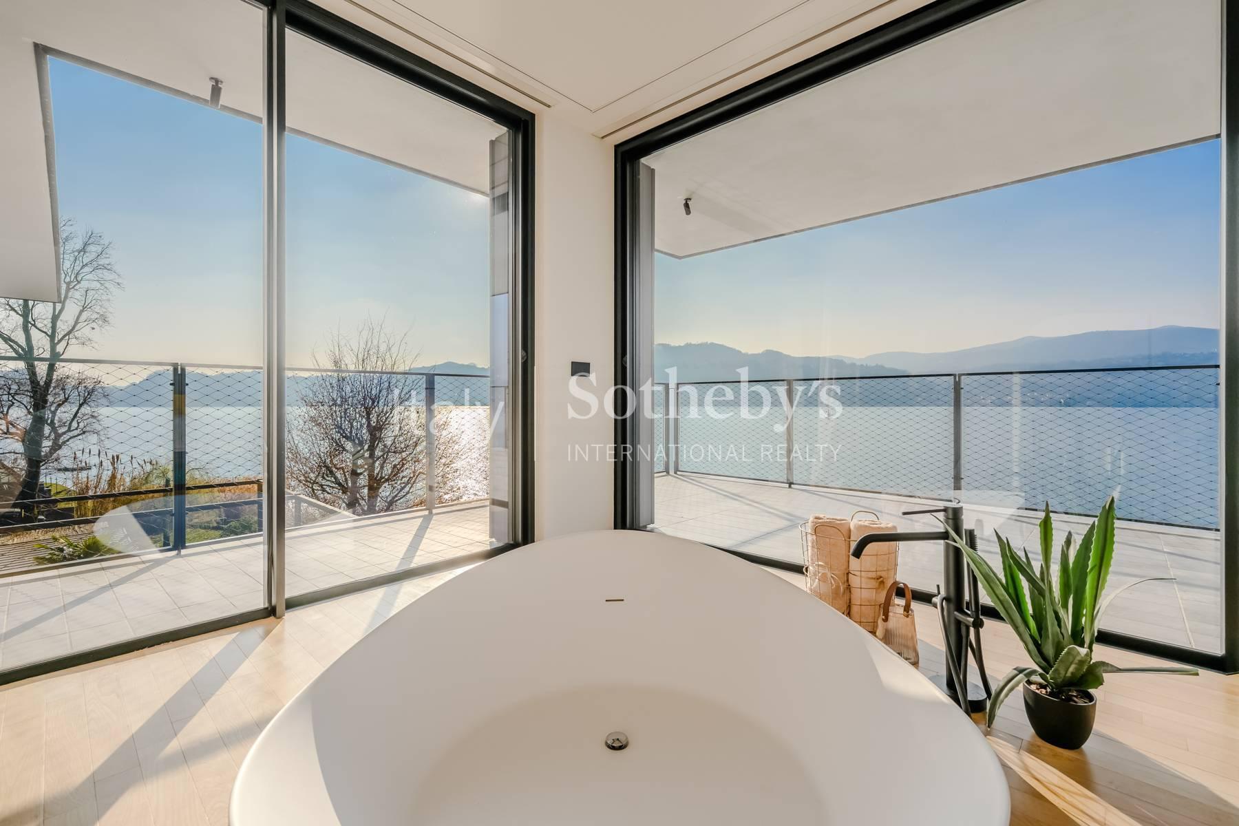 Esclusiva villa con piscina e pontile privato, in vendita, Angera | Sotheby’s Realty Italy - 12