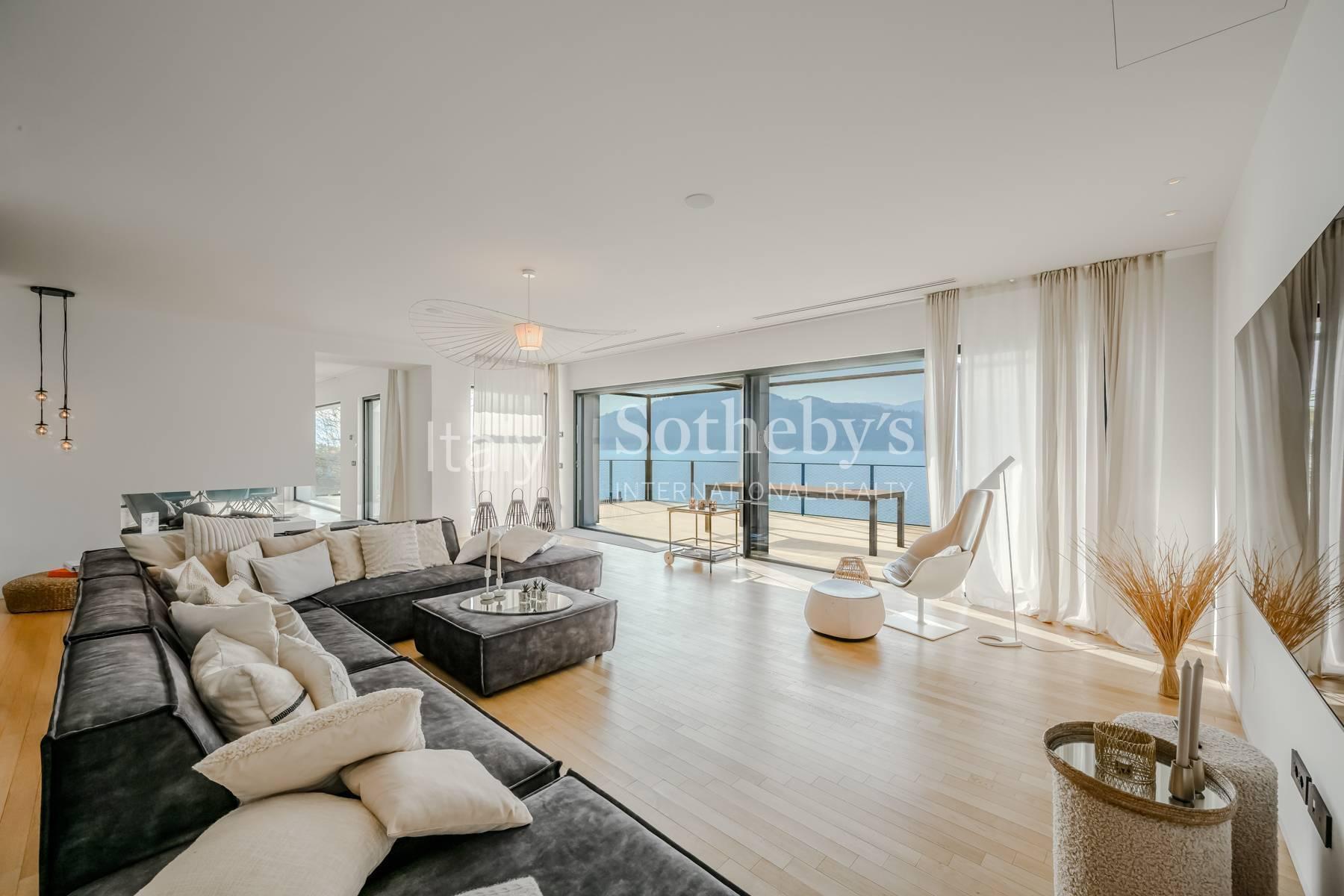 Exclusive villa with swimming pool and private dock - 3