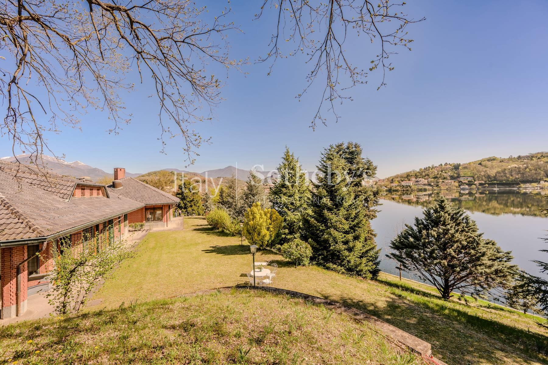 Waterfront villa with private park on Lake Avigliana - 4