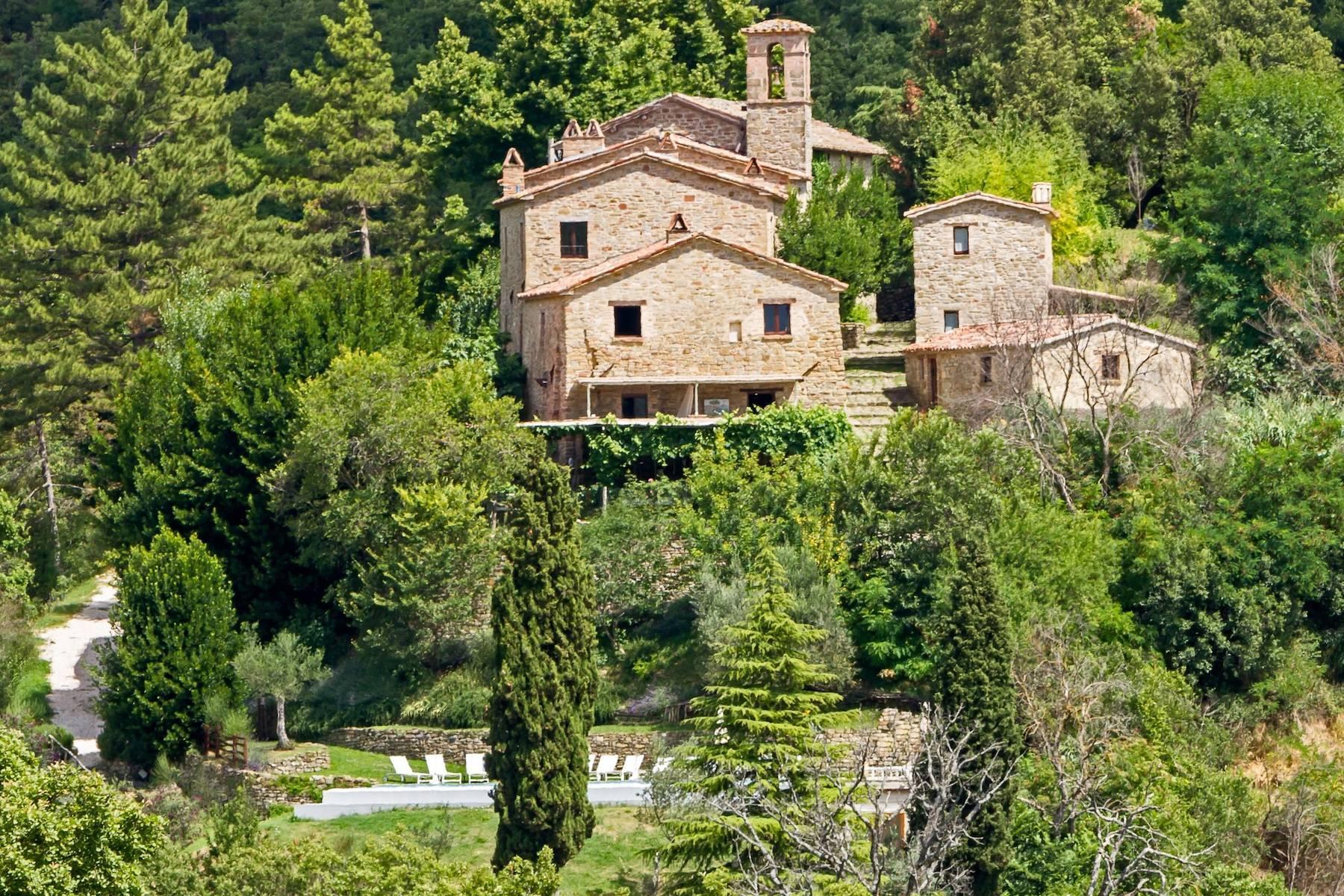 Il Lusso del Silenzio: Borgo Medievale Magnificamente Restaurato a Gubbio - 1