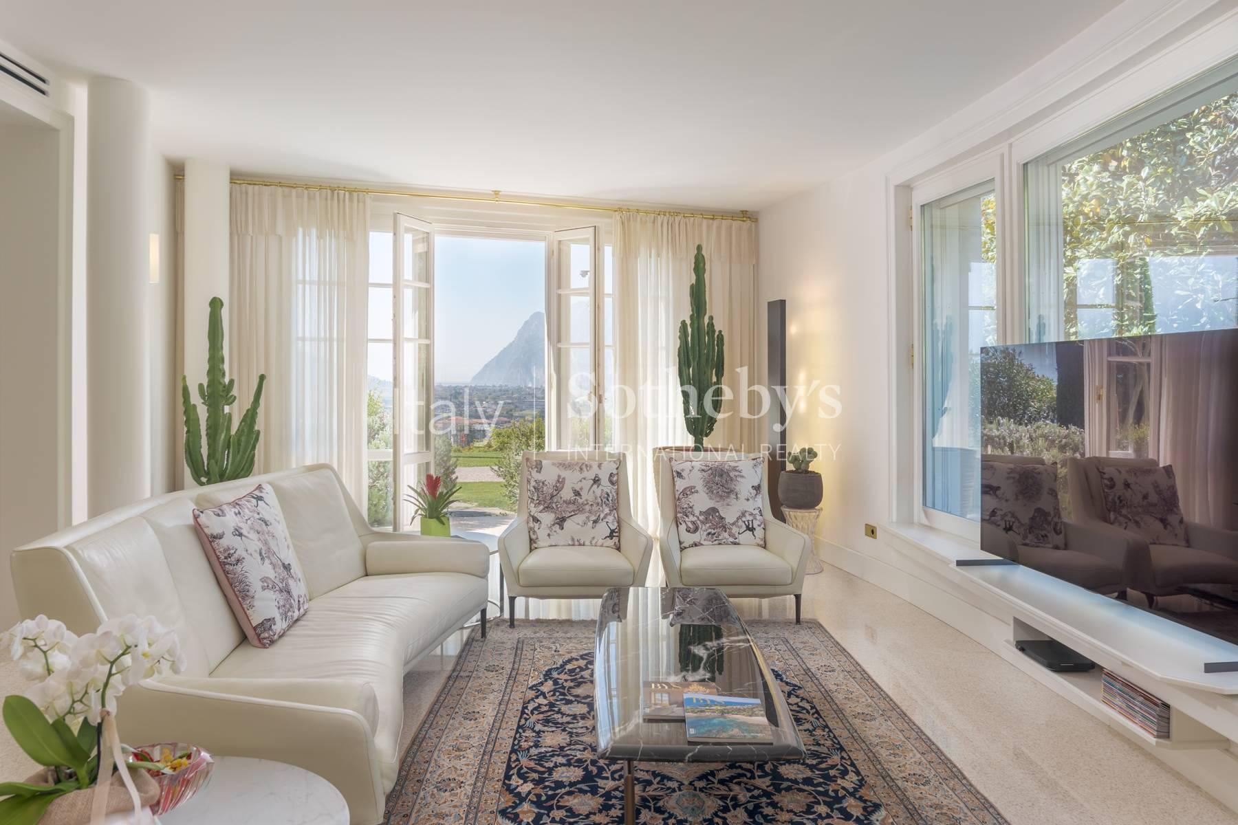Villa Miravalle: A Historic Residence Between Lake and Mountains - 5