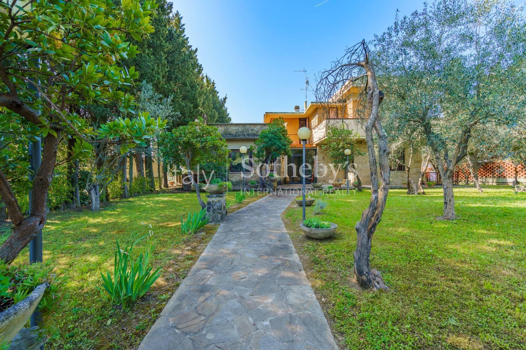 Villa contemporanea con piscina riscaldata e vista su Firenze - 2