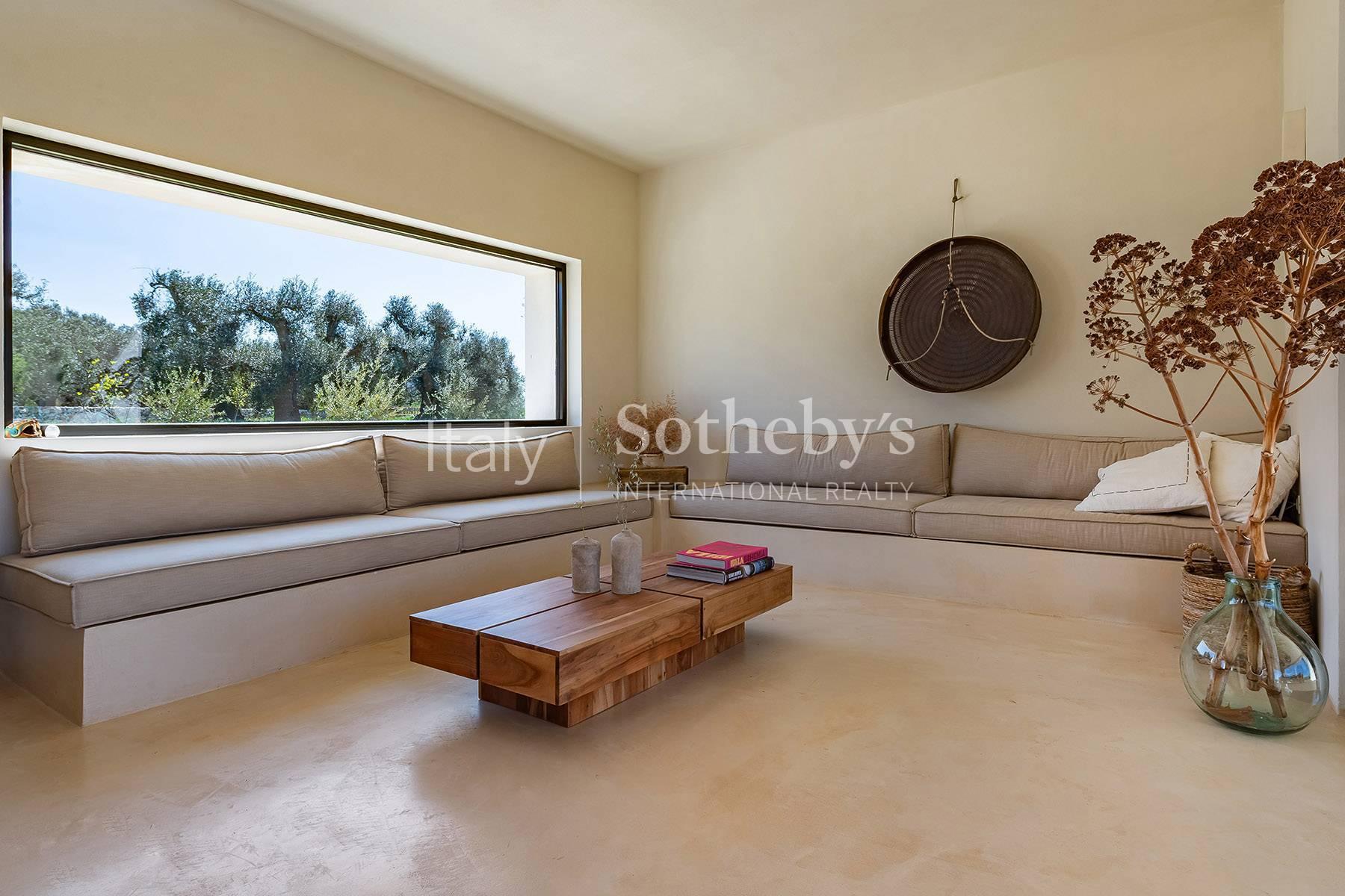 Villa di design con piscina a sfioro immersa in un uliveto, in vendita, Ostuni | Sotheby’s Realty Italy - 10