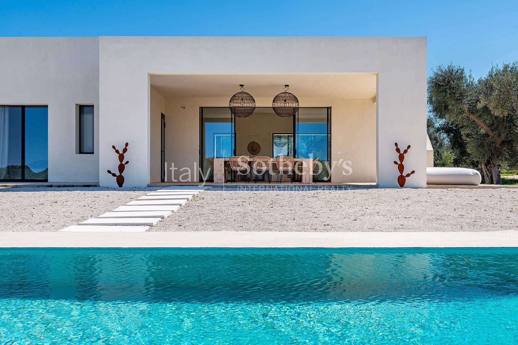 Villa di design con piscina a sfioro immersa in un uliveto, in vendita, Ostuni | Sotheby’s Realty Italy - 20