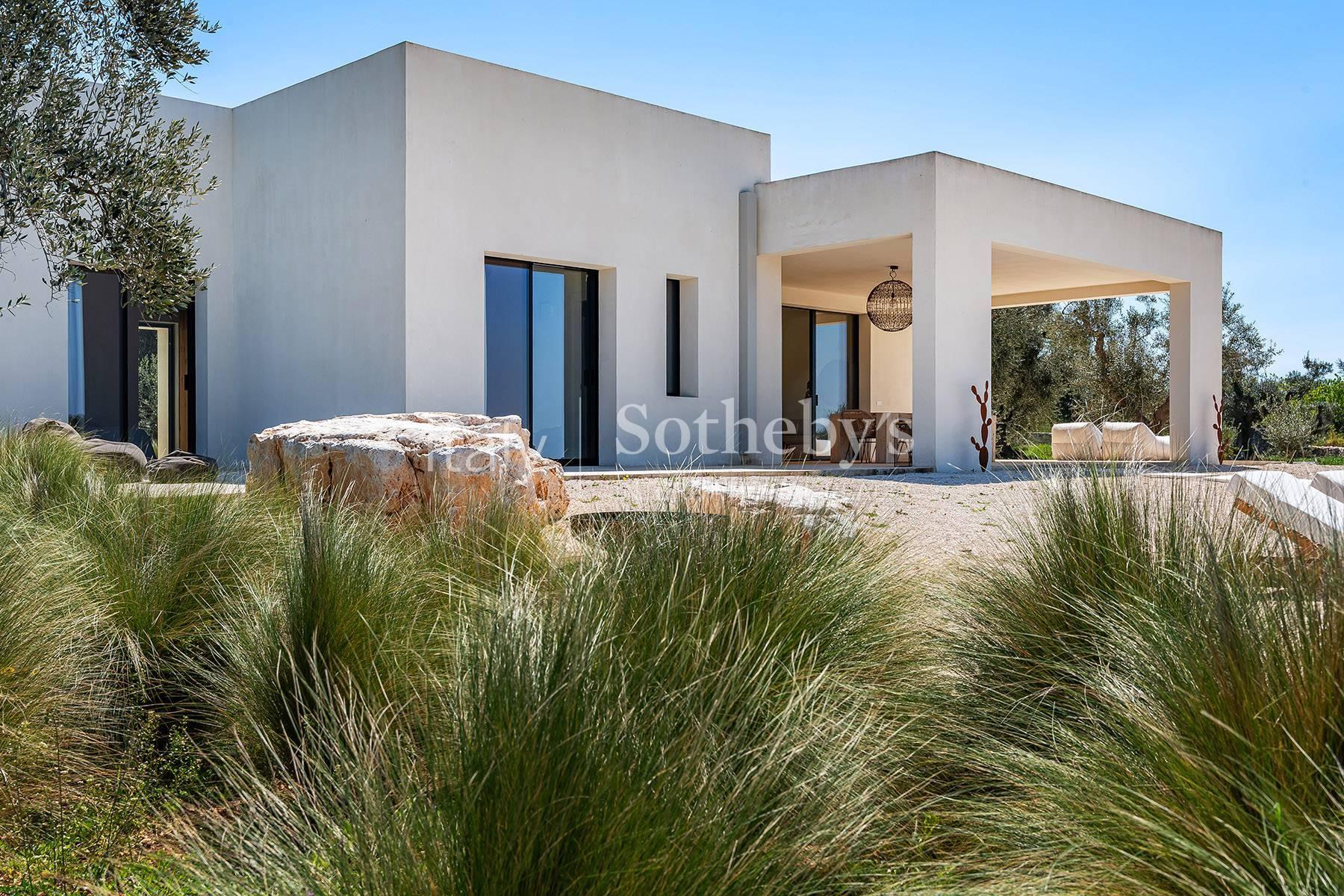 Villa di design con piscina a sfioro immersa in un uliveto, in vendita, Ostuni | Sotheby’s Realty Italy - 18
