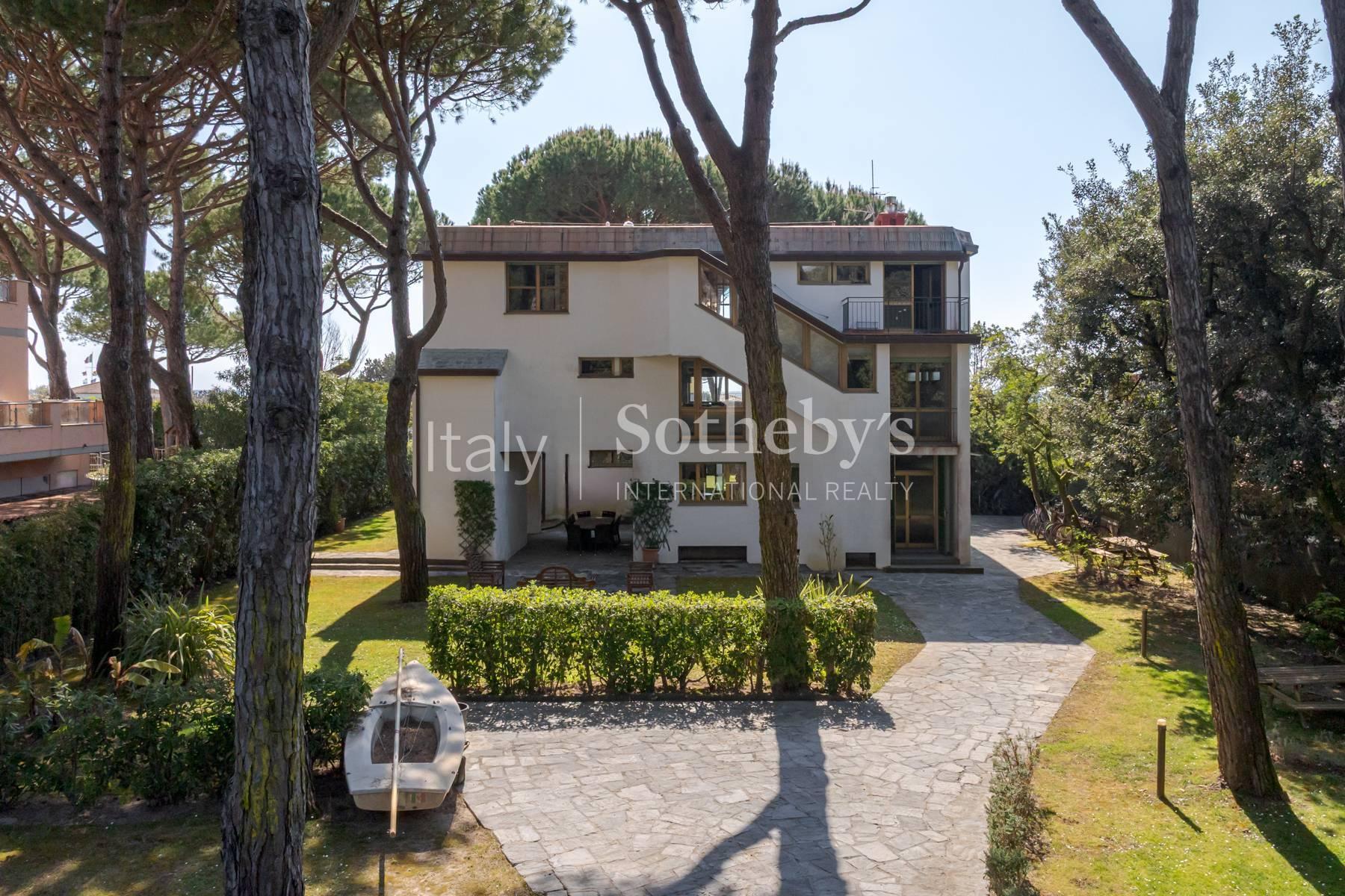Seafront villa designed by Giovanni Michelucci - 3