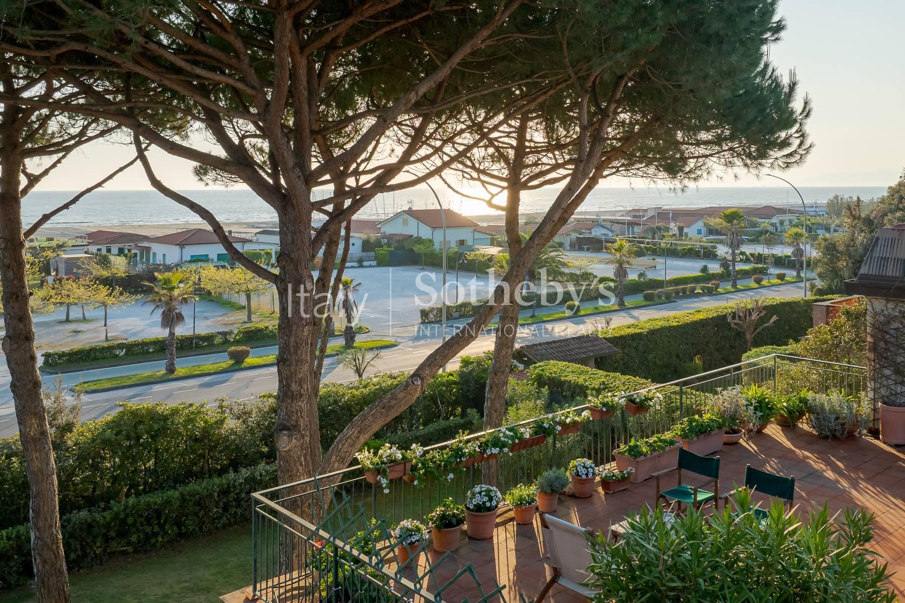 Seafront villa designed by Giovanni Michelucci - 4
