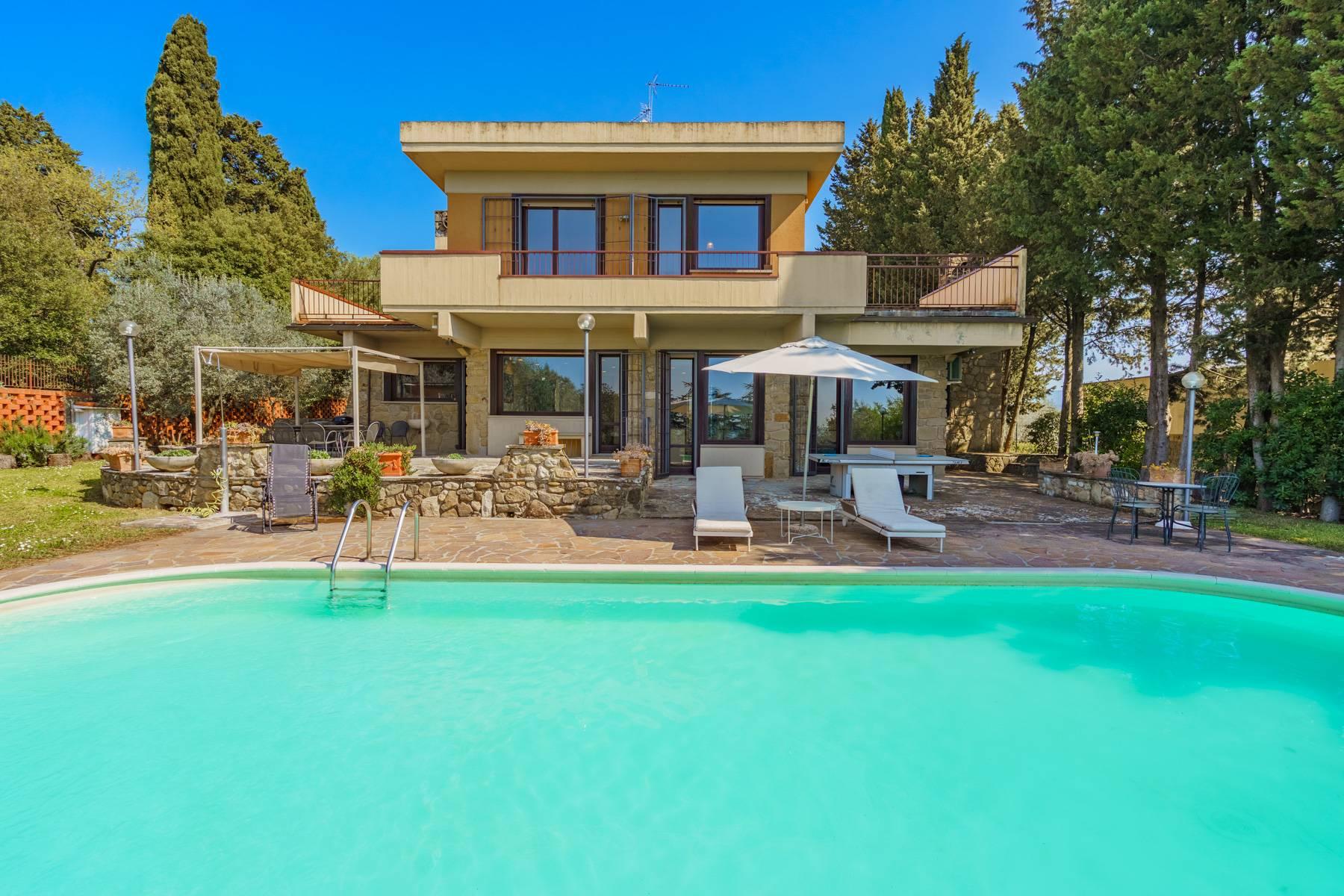 Villa contemporanea con piscina riscaldata e vista su Firenze - 1