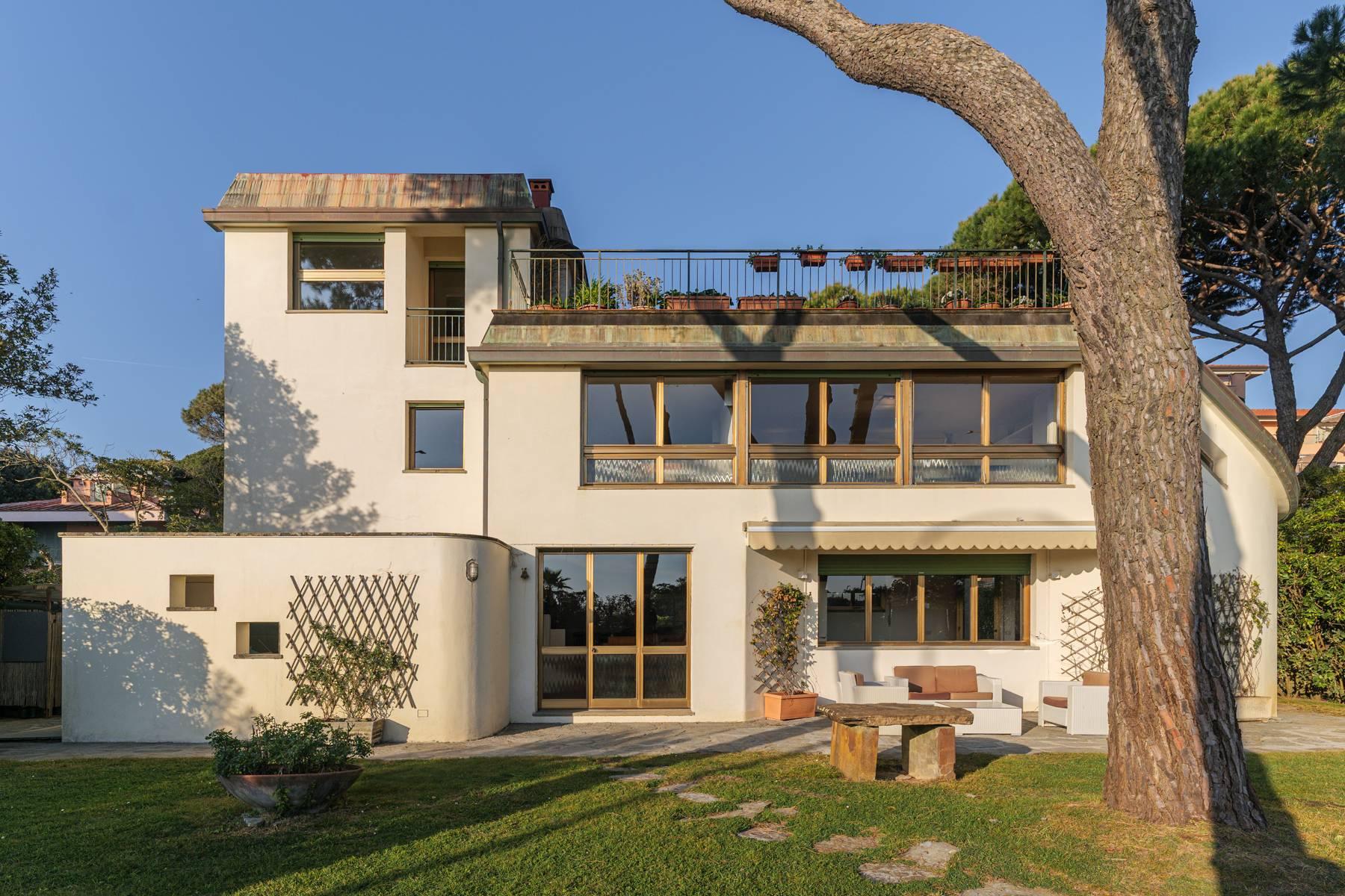 Seafront villa designed by Giovanni Michelucci - 1