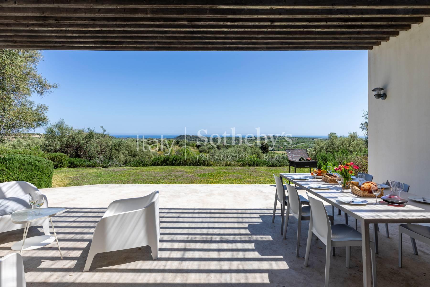 Villa panoramica con vista sul Mediterraneo, in vendita, Noto | Sotheby’s Realty Italy - 6