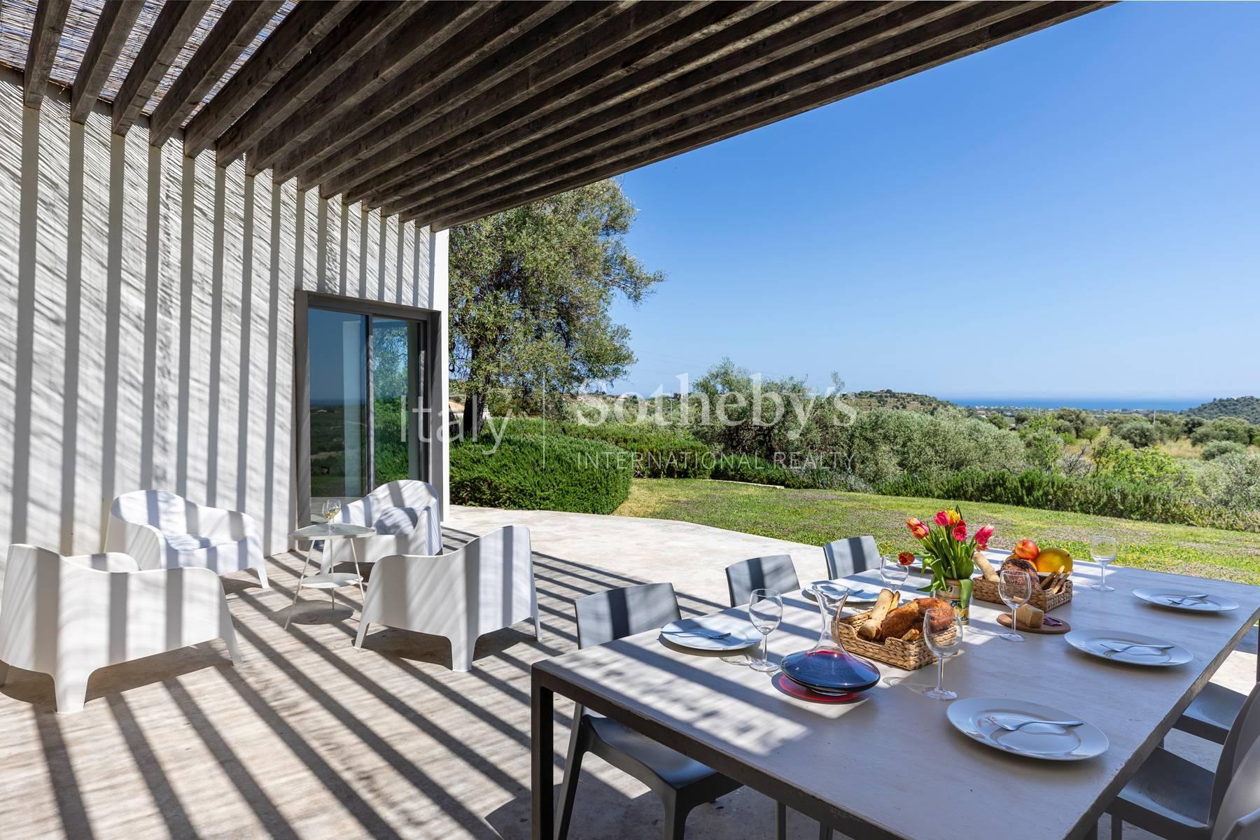 Villa panoramica con vista sul Mediterraneo, in vendita, Noto | Sotheby’s Realty Italy - 17