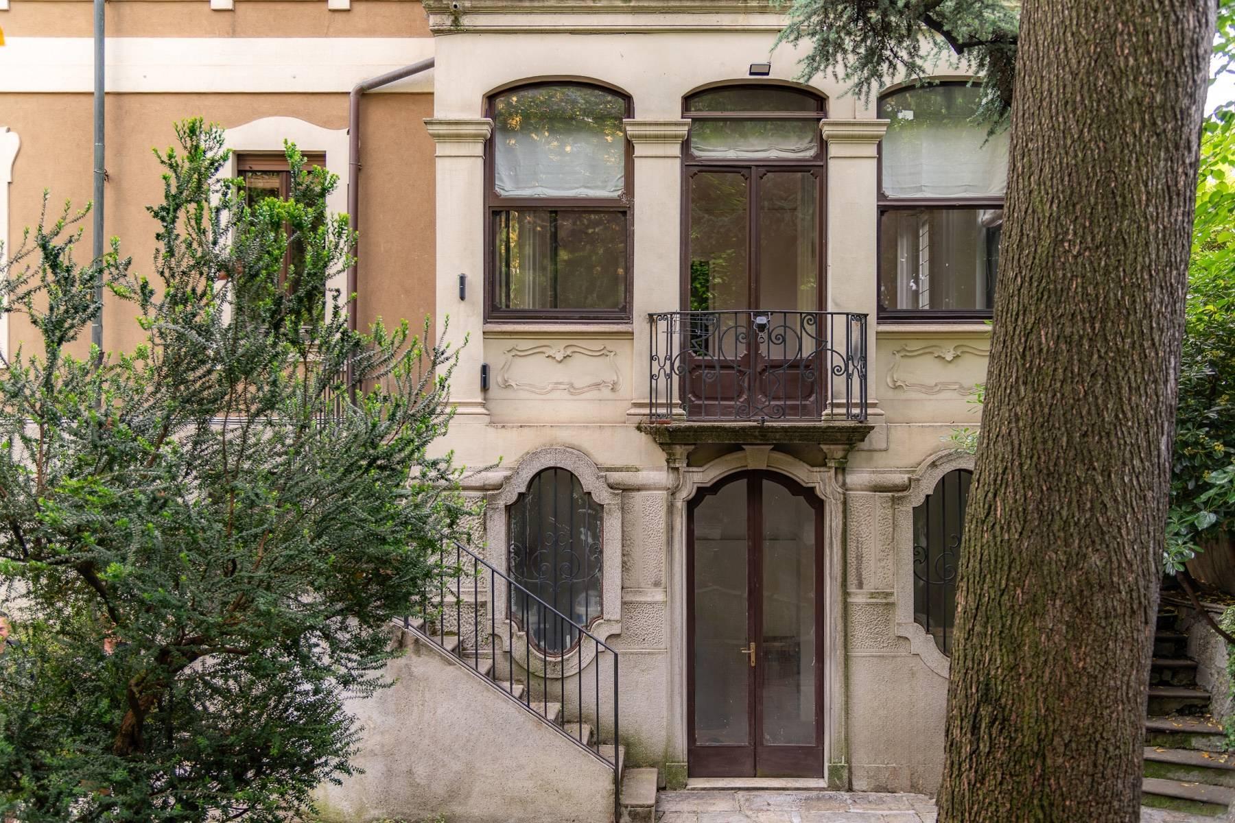 Beautiful apartment with garden in a period building - 1