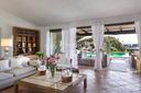 Elegante villa sul mare a Romazzino, in vendita, Arzachena | Sotheby’s Realty Italy - 4