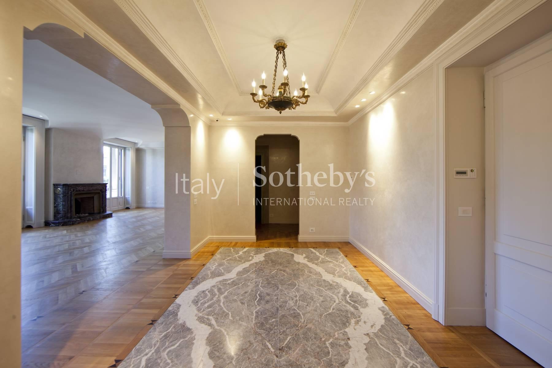 Timeless residence in historic palazzo - 3