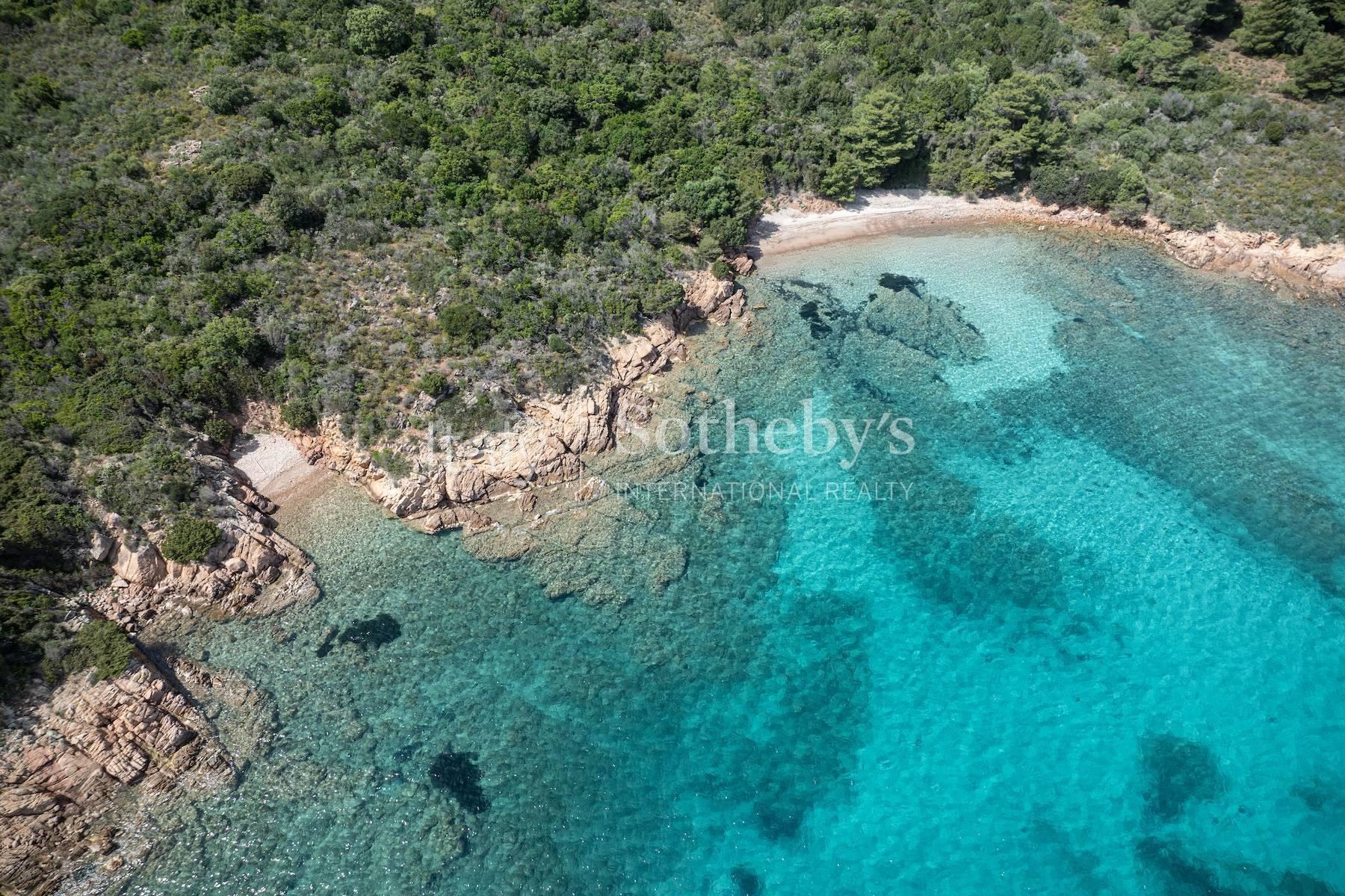Villa con piscina e accesso diretto al mare e spiaggia, in vendita, Olbia | Sotheby’s Realty Italy - 32