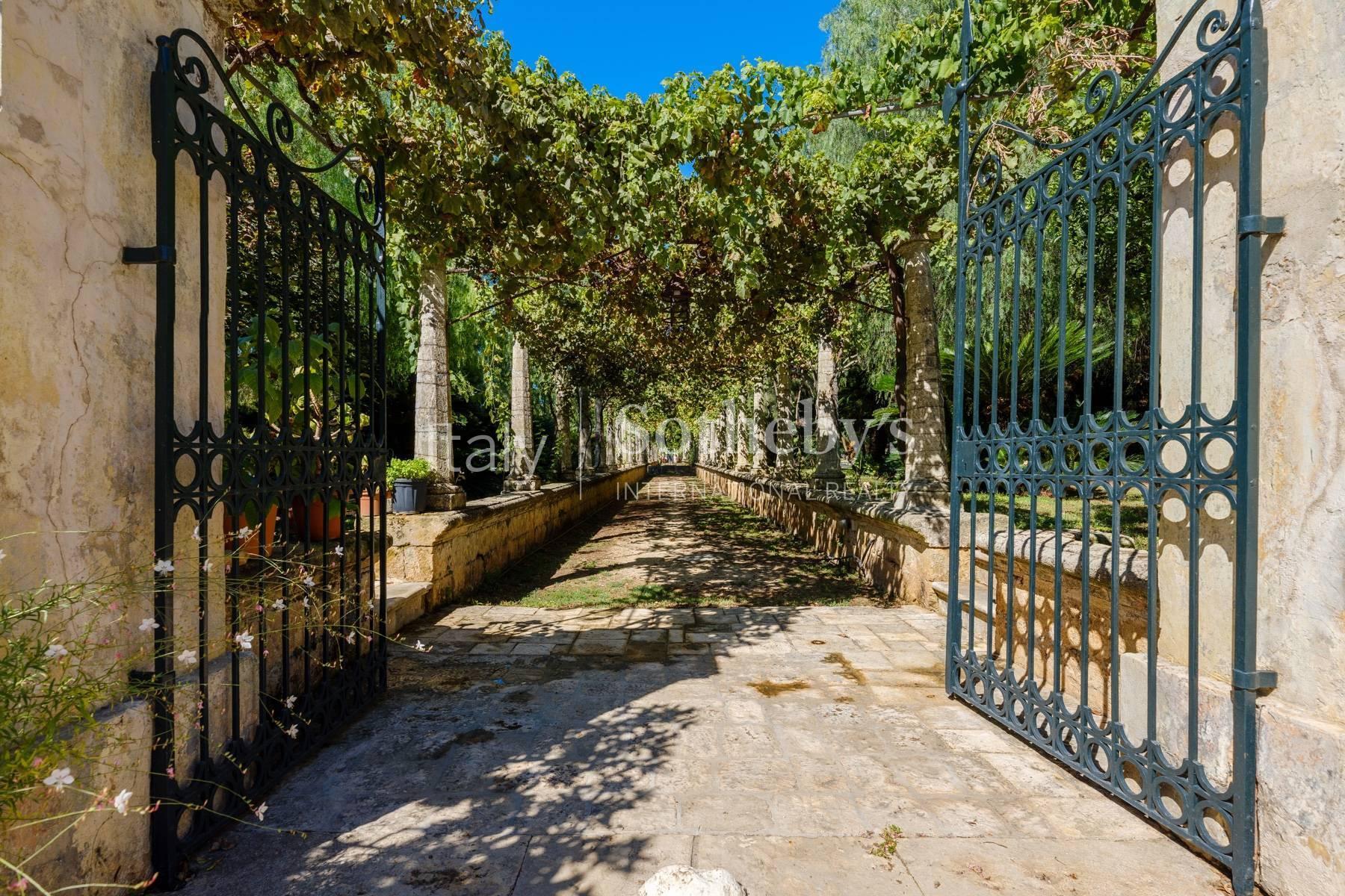 Palazzo storico con giardino per investimento hotel - 2