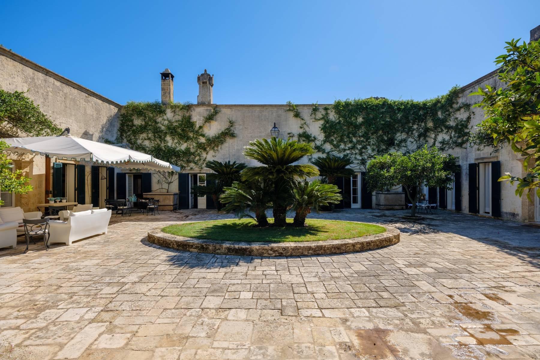 Palazzo storico con giardino per investimento hotel - 1