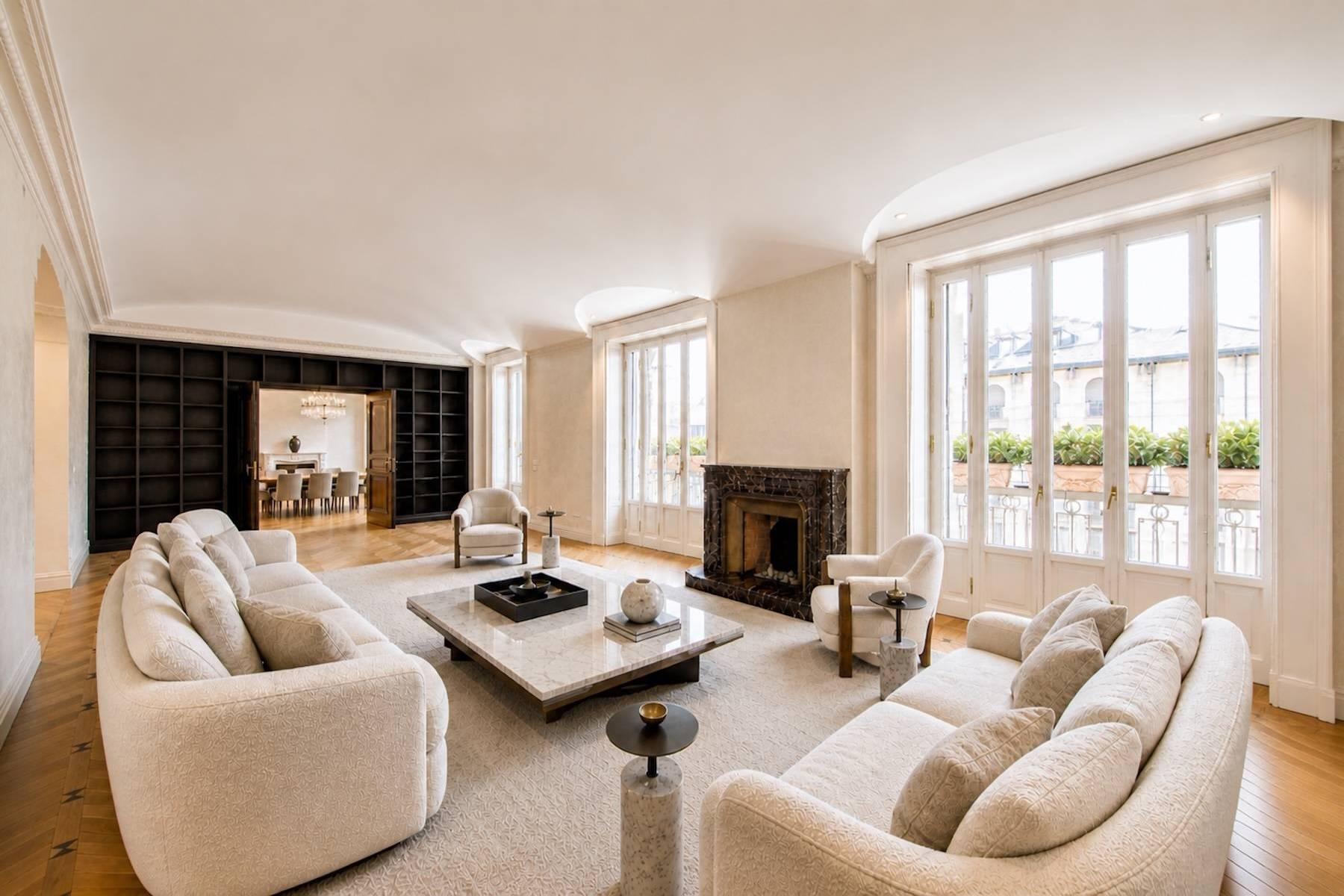 Timeless residence in historic palazzo - 1