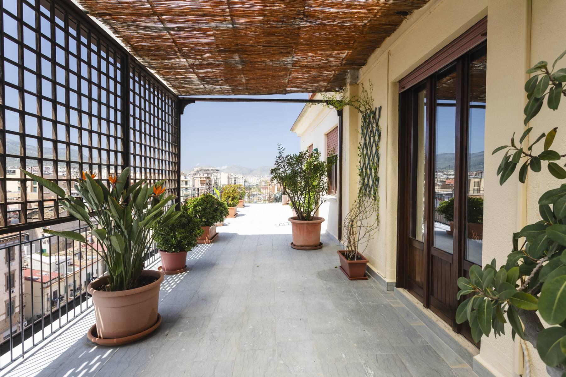 Attico panoramico con grande terrazzo nel cuore di Palermo - 1