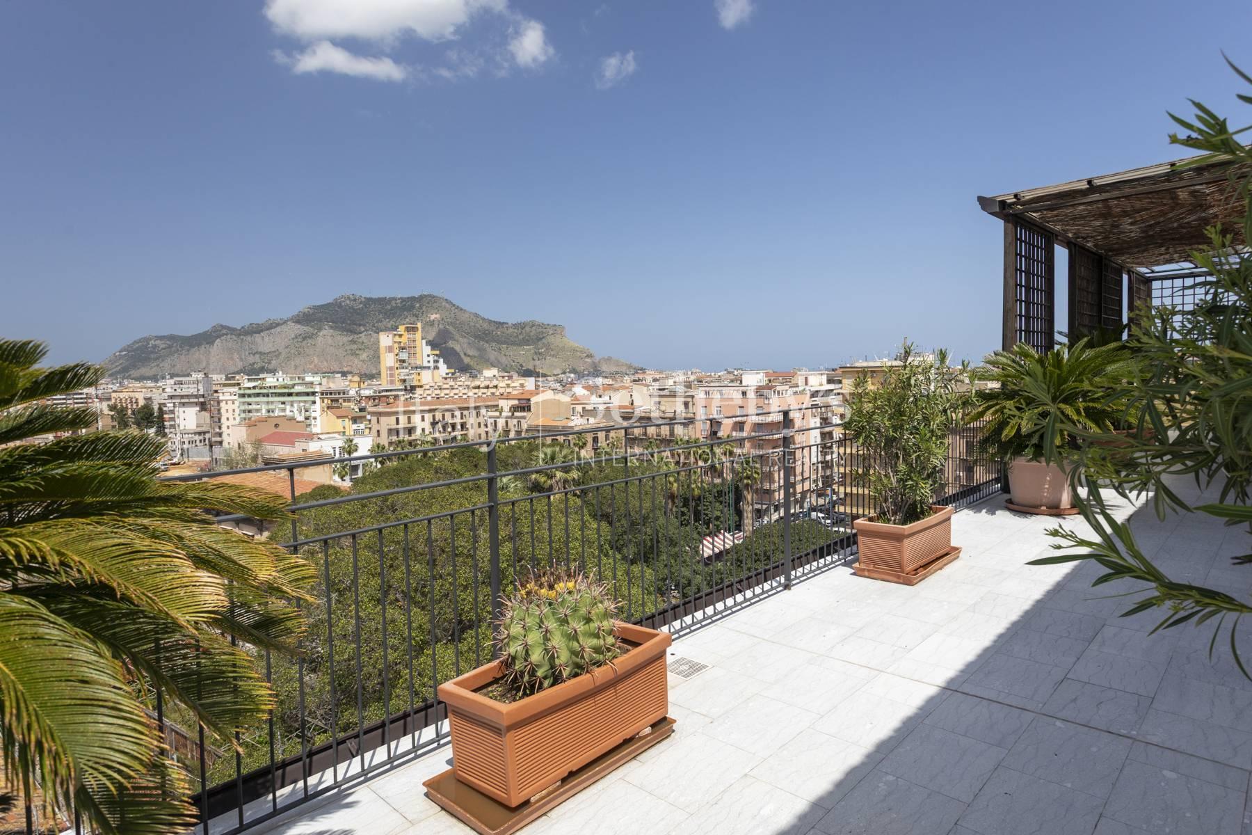 Attico panoramico con grande terrazzo nel cuore di Palermo - 2