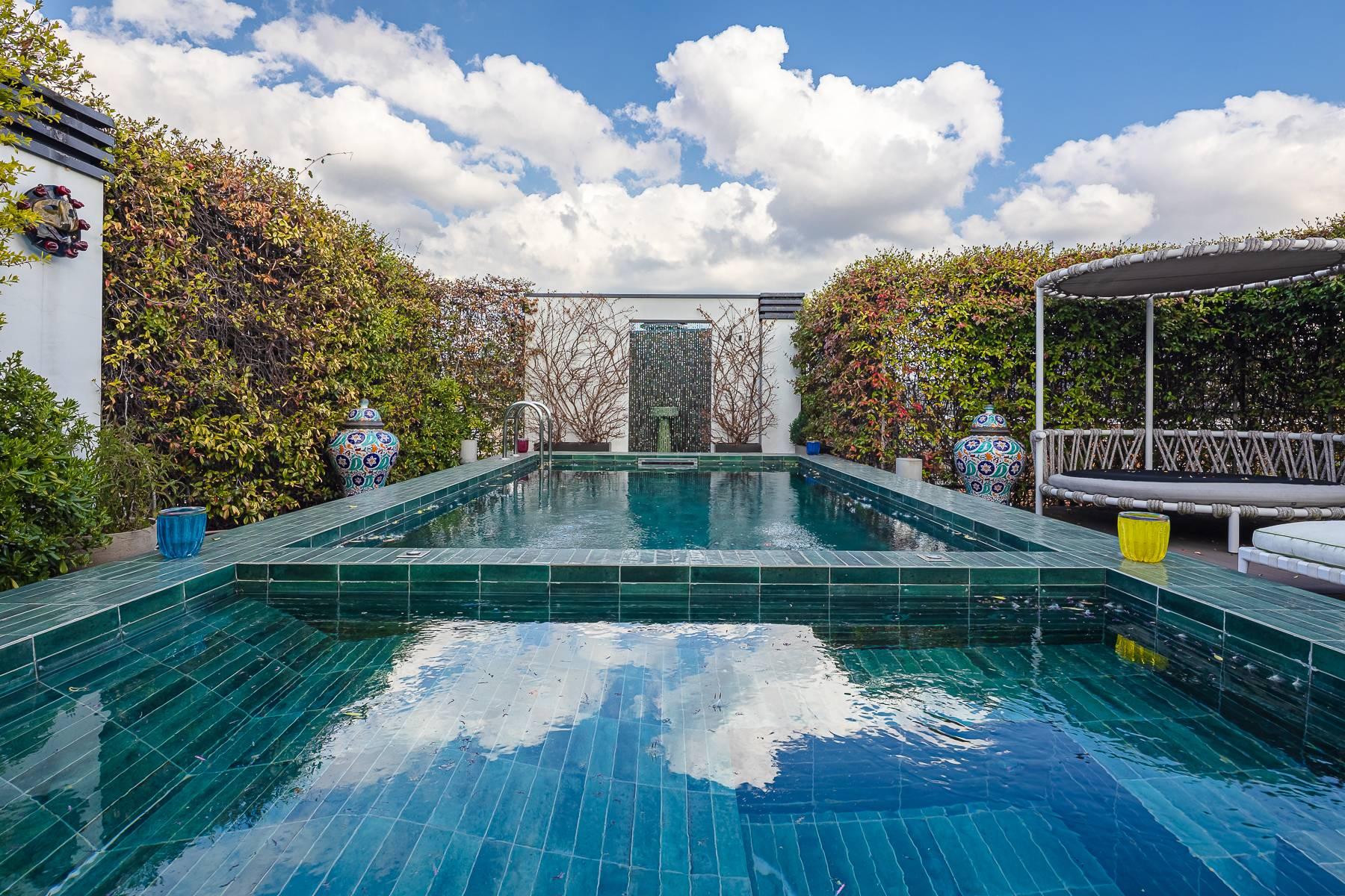 Furnished penthouse with terrace and pool in Brera district - 1