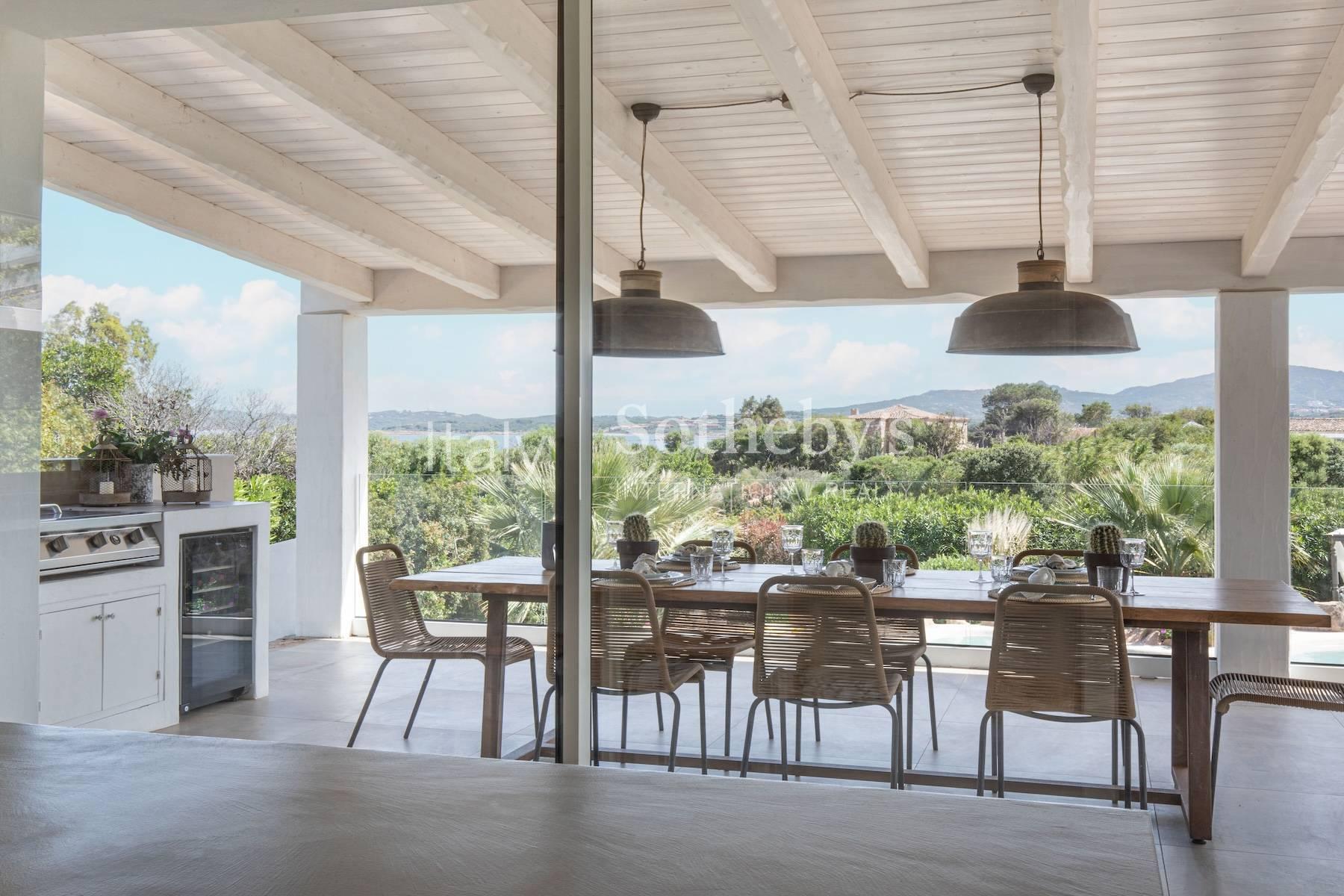Villa con piscina e accesso diretto al mare e spiaggia, in vendita, Olbia | Sotheby’s Realty Italy - 9